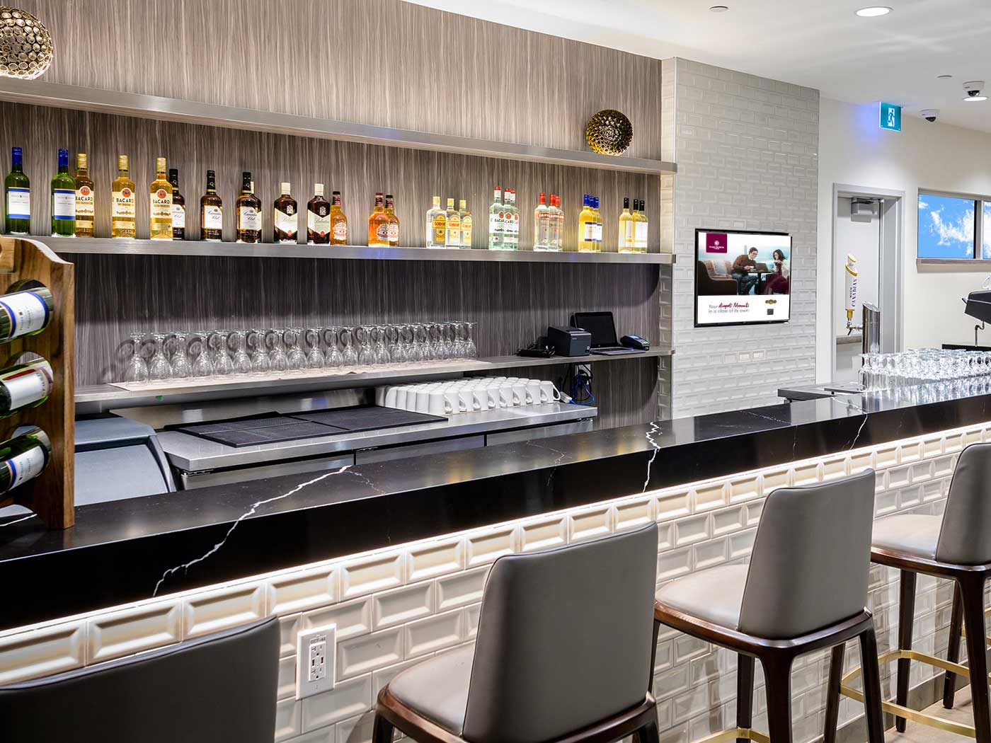 Plaza Premium Lounge (US Transborder) - interior view 4