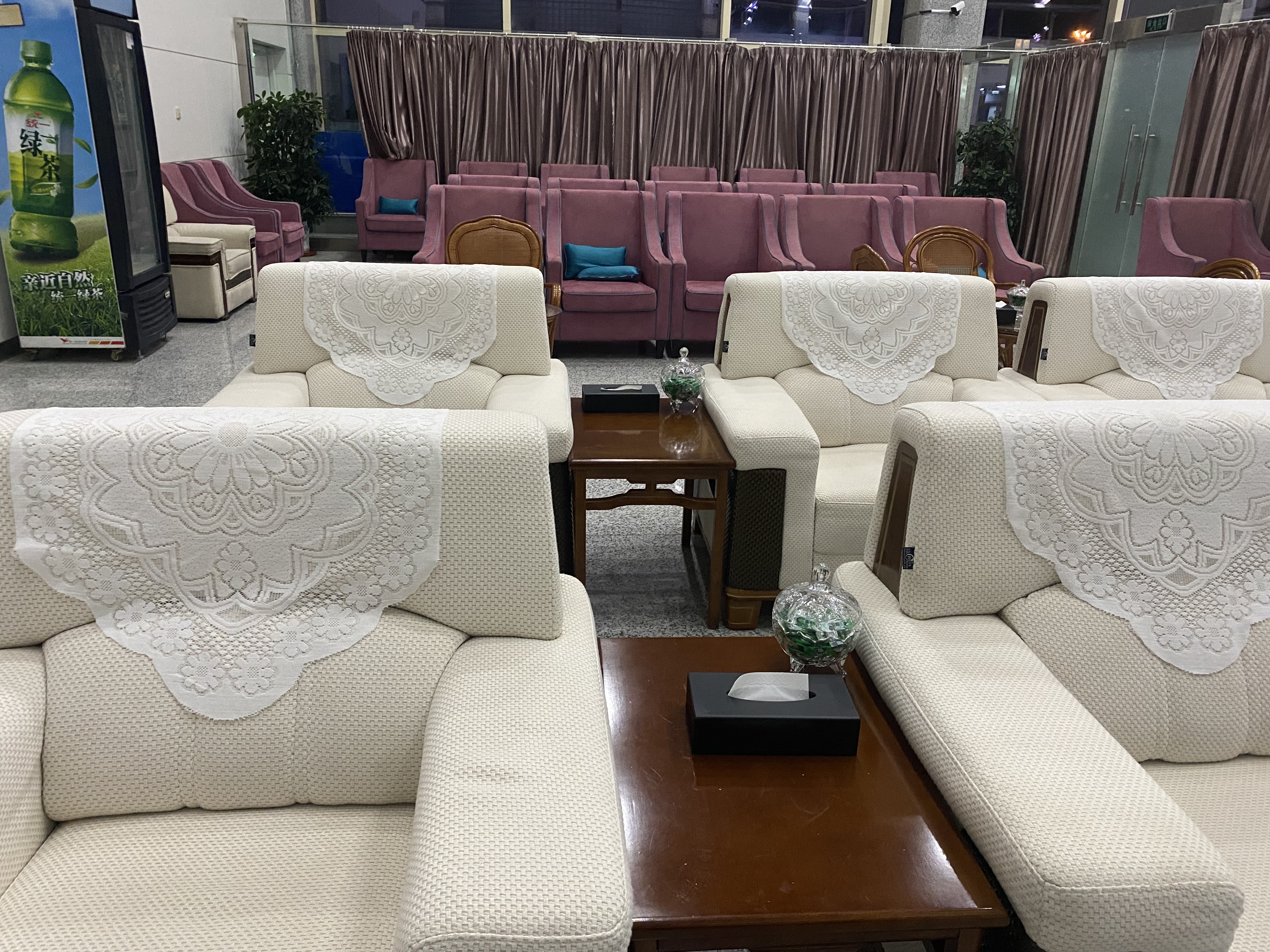 Two Cabins Gold and Silver Card Lounge (Domestic)