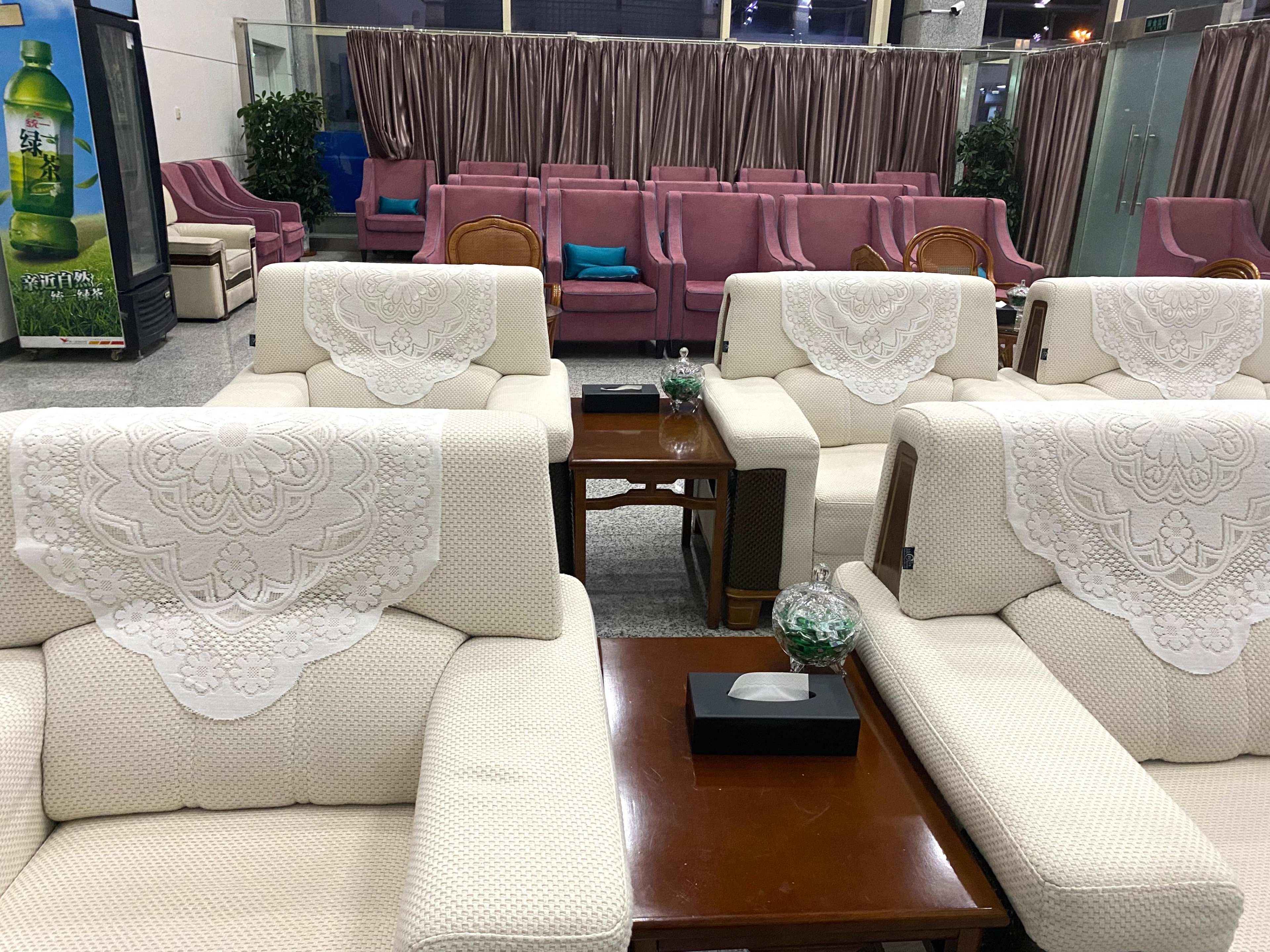 Two Cabins Gold and Silver Card Lounge (Domestic)