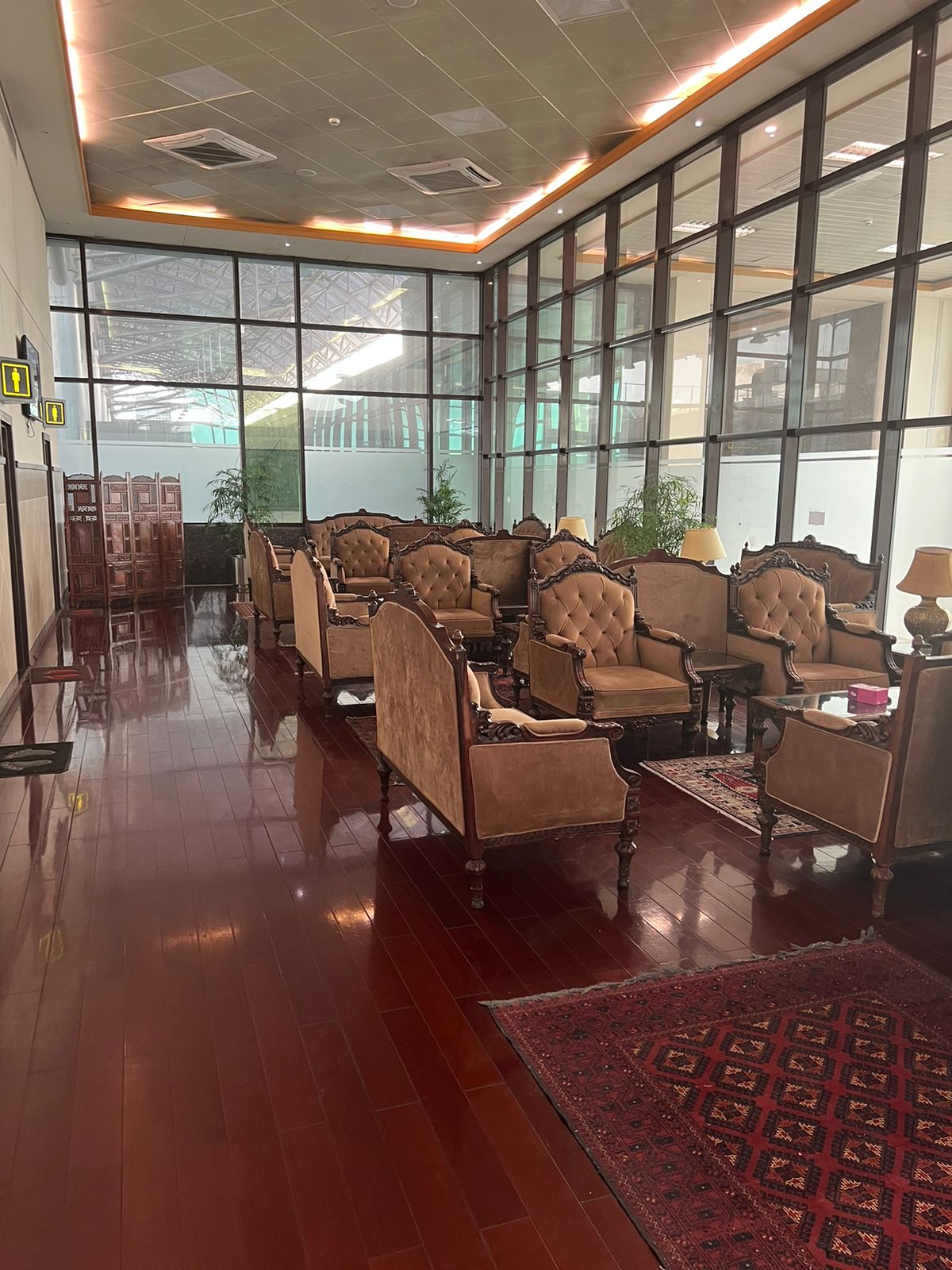 CIP Lounge (Int) - interior view 4