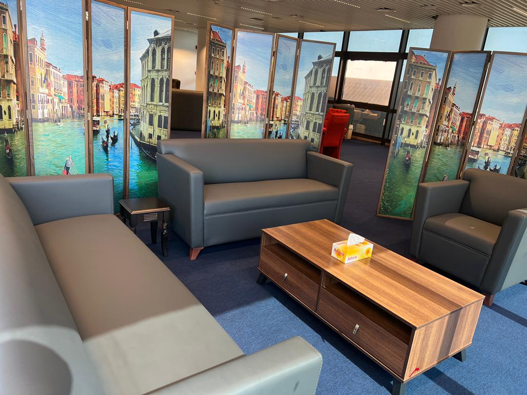 Roumieh Business Lounge - interior view 4