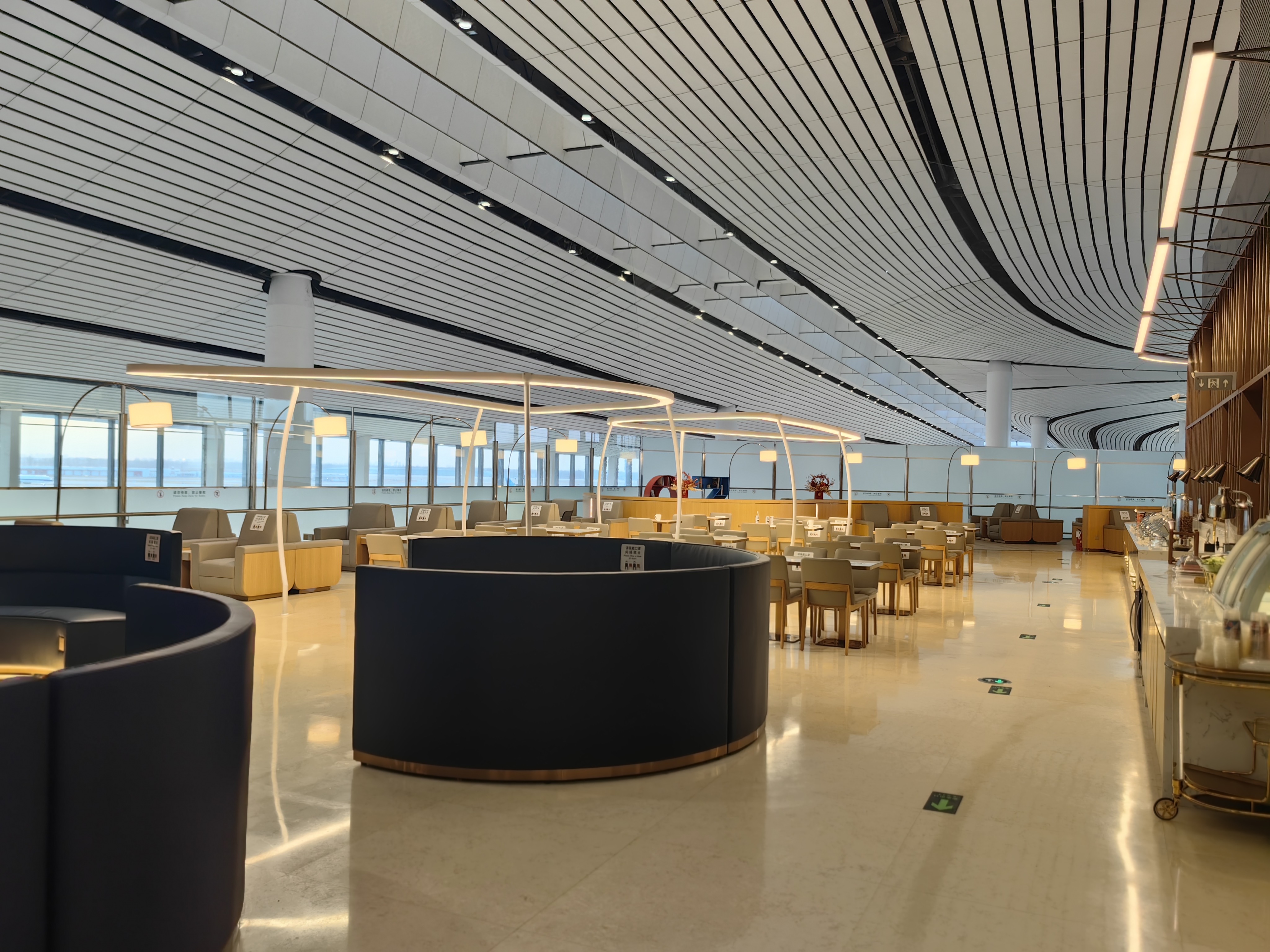 Southern Airline Golden/Sliver Card Member Lounge 3 - interior view 3