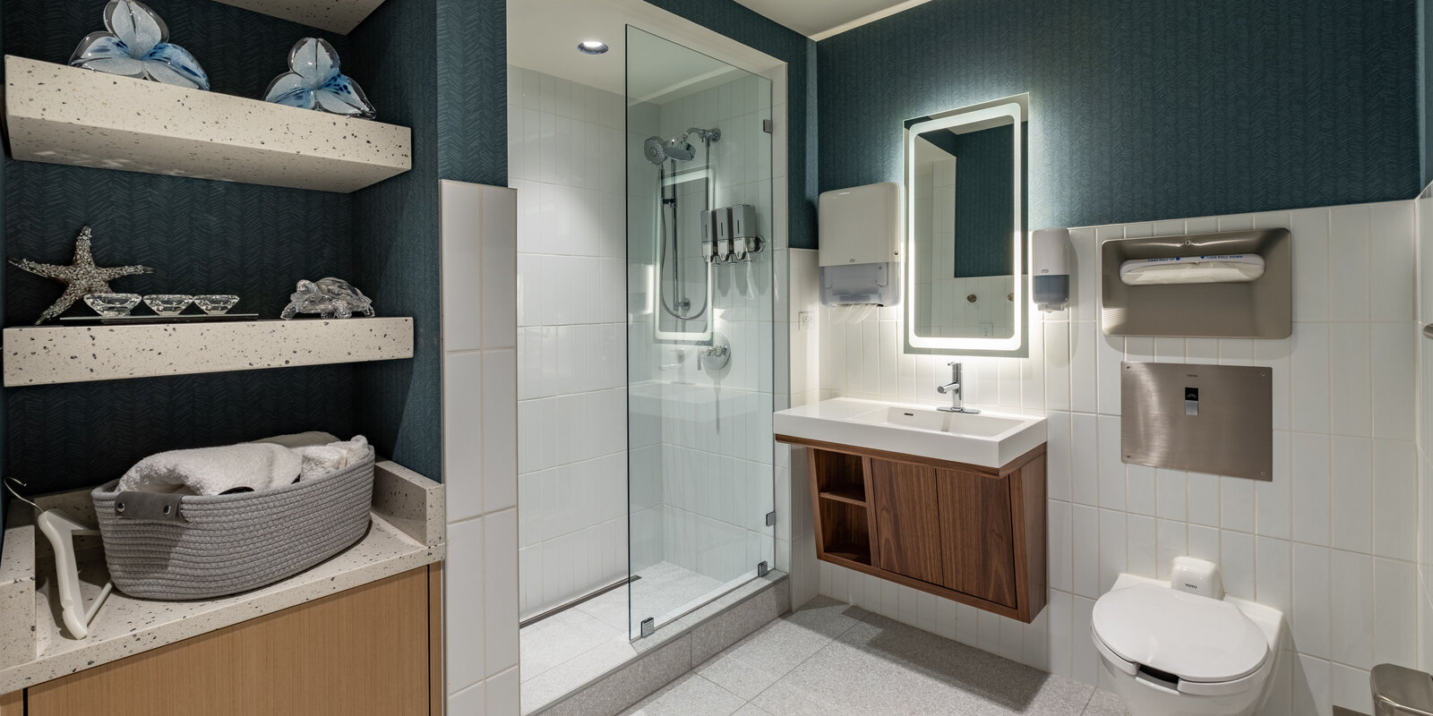 Plaza Premium Lounge - interior view 4