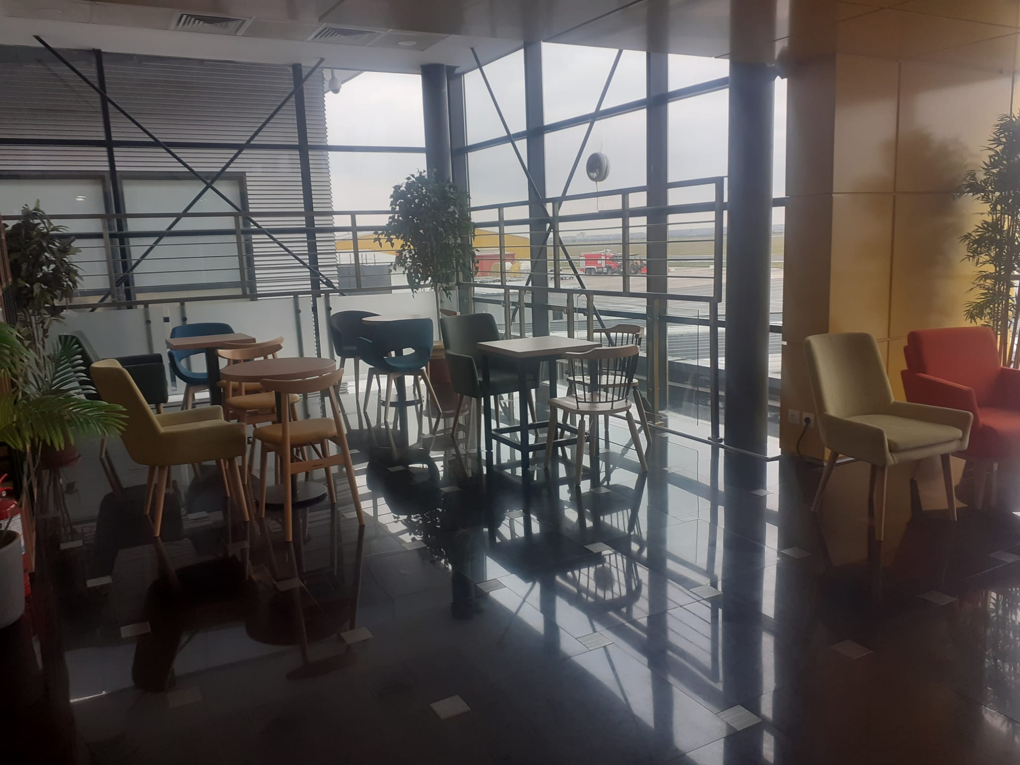 Domestic Business Lounge - interior view 2