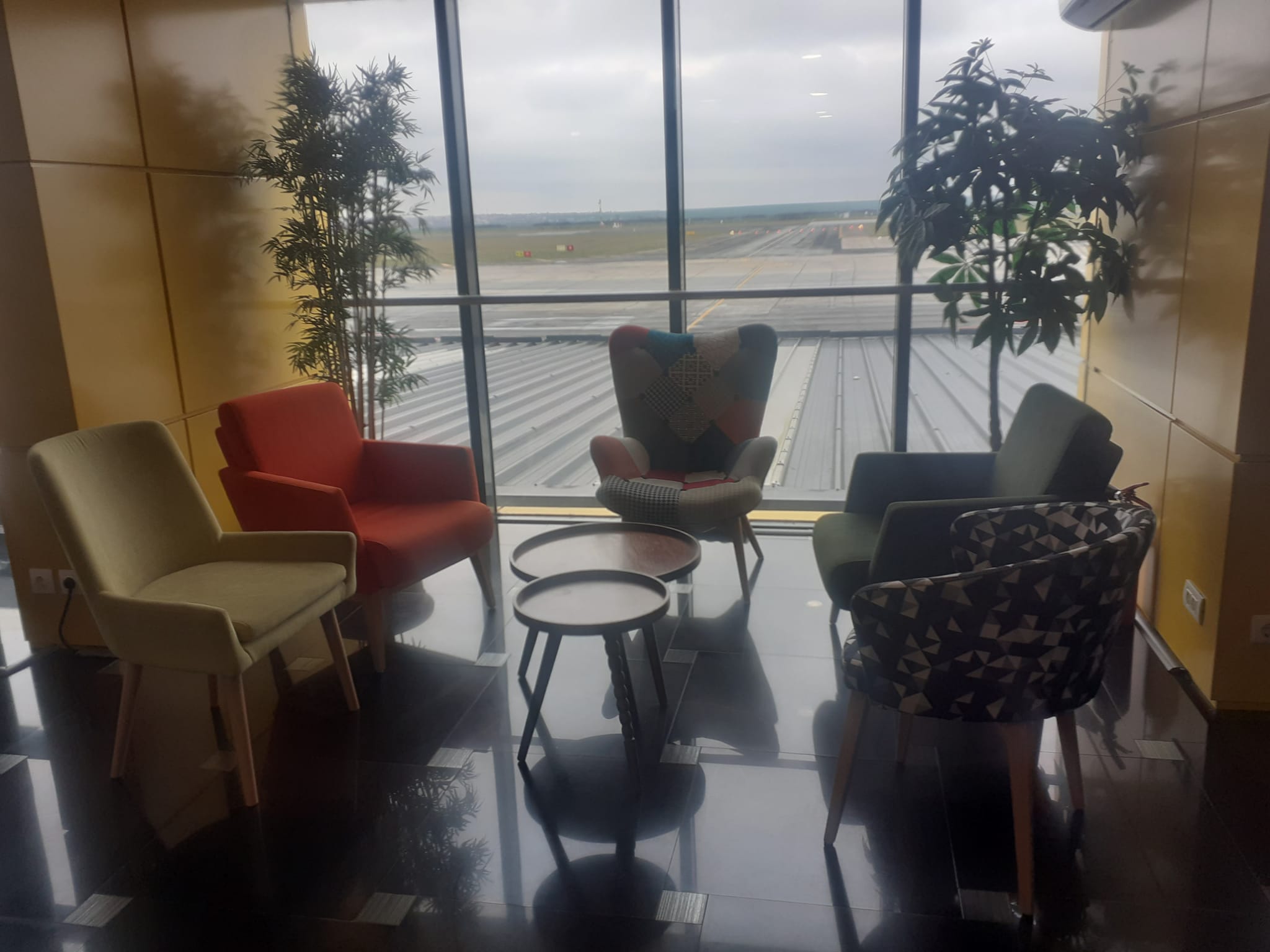 Domestic Business Lounge - interior view 3