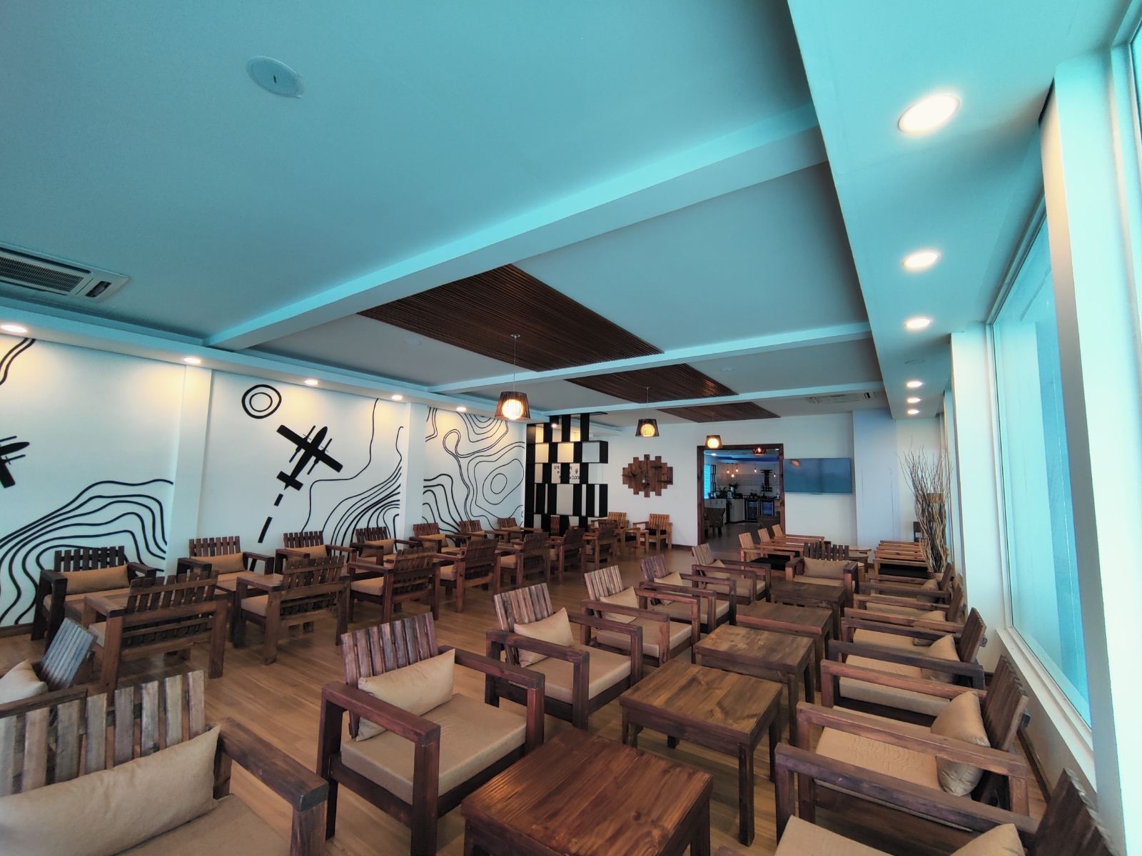 Huvandhumaa Lounge - interior view 2