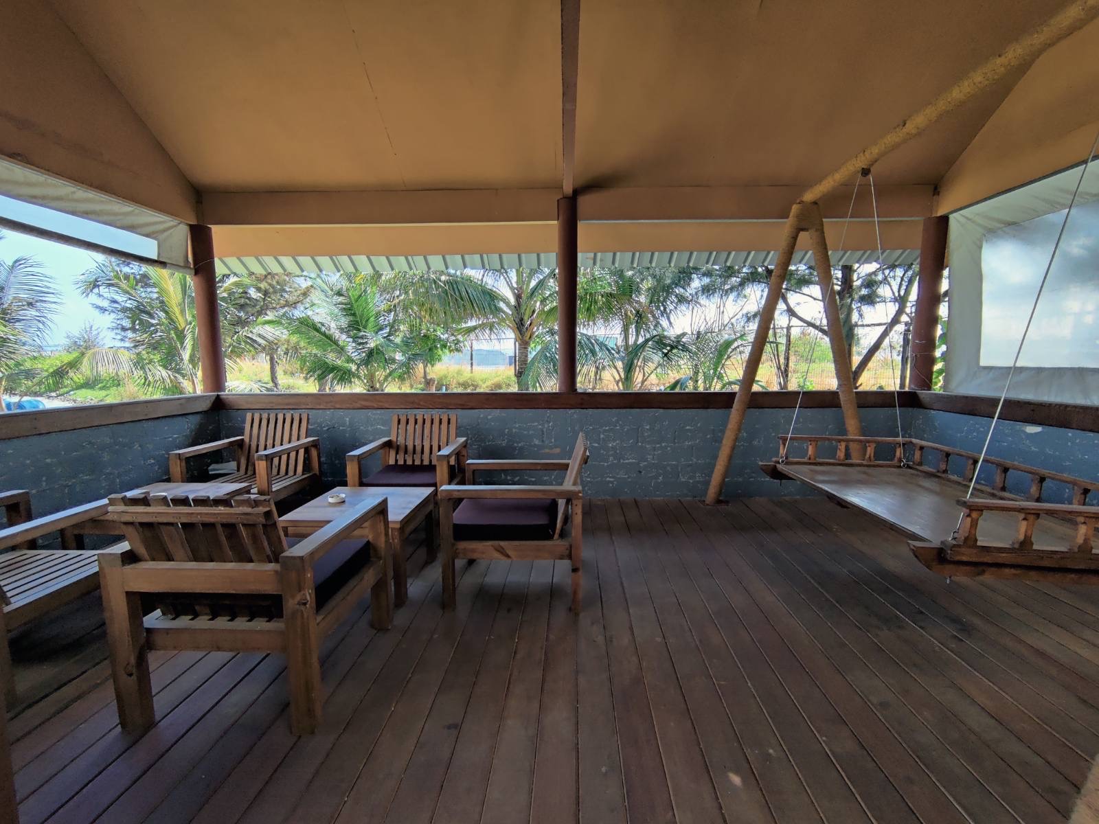 Huvandhumaa Lounge - interior view 3