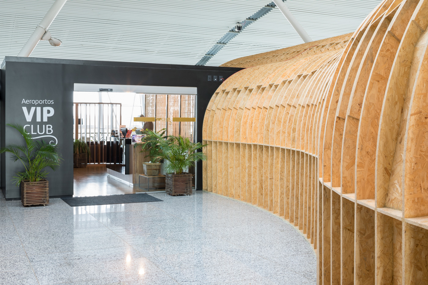 VIP Express Club Pier Norte - interior view 4