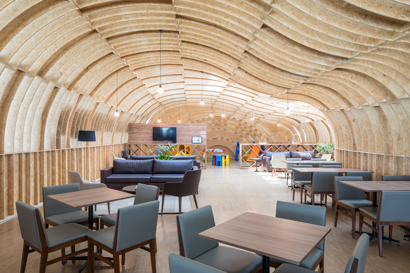 VIP Express Club Pier Norte - interior view 3