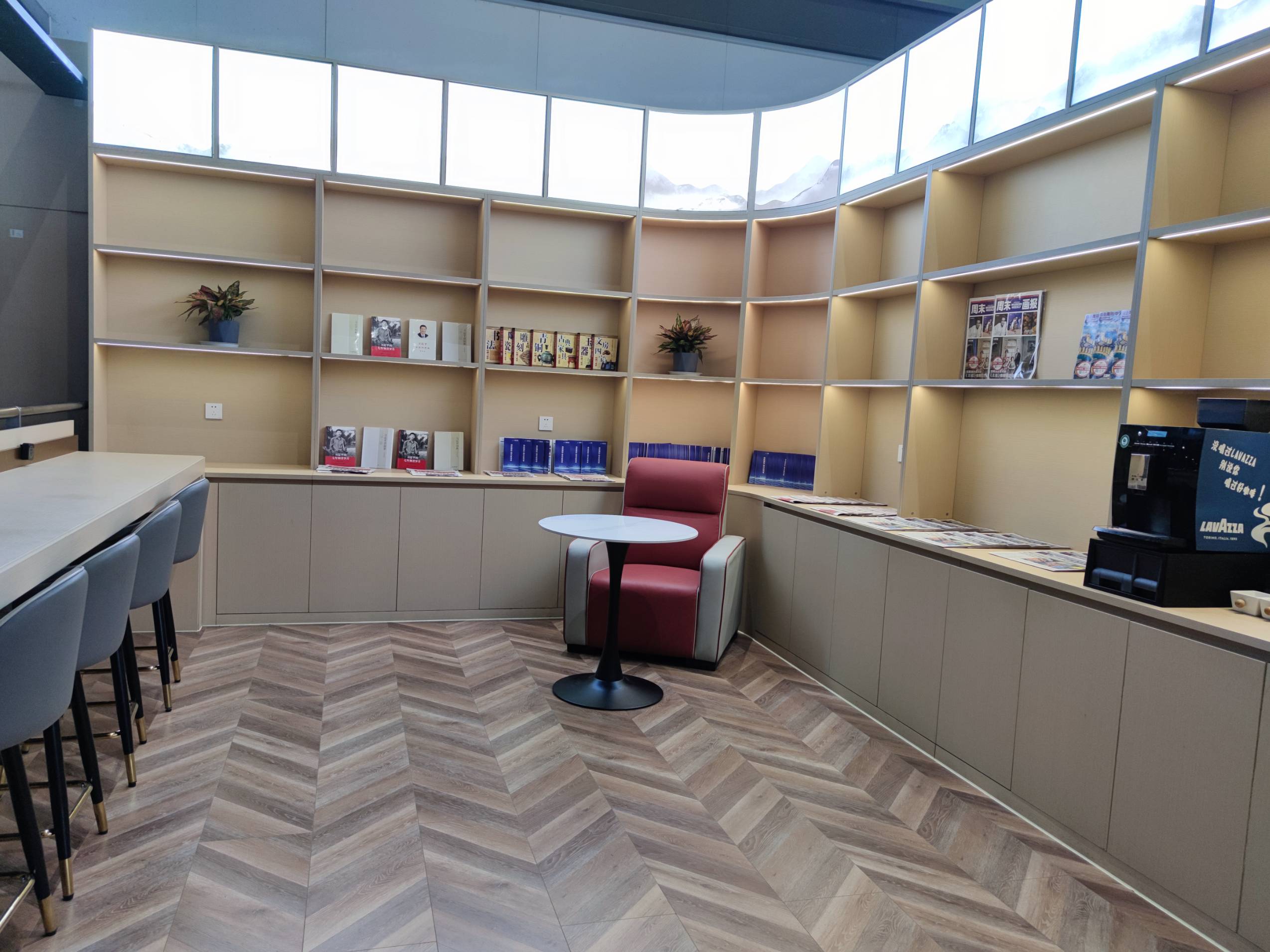 South Airline Pearl Lounge(T3 Domestic) - interior view 3