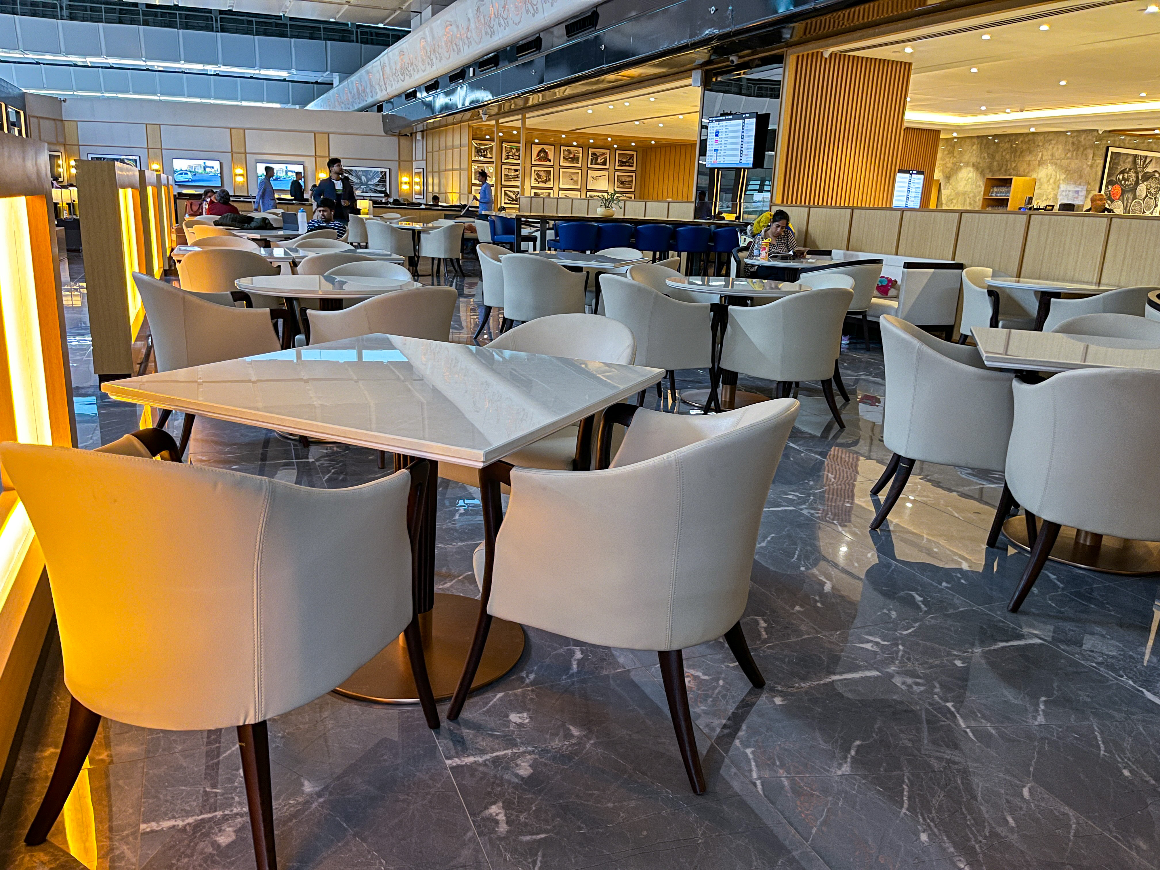 Encalm Lounge (International T3) - interior view 4
