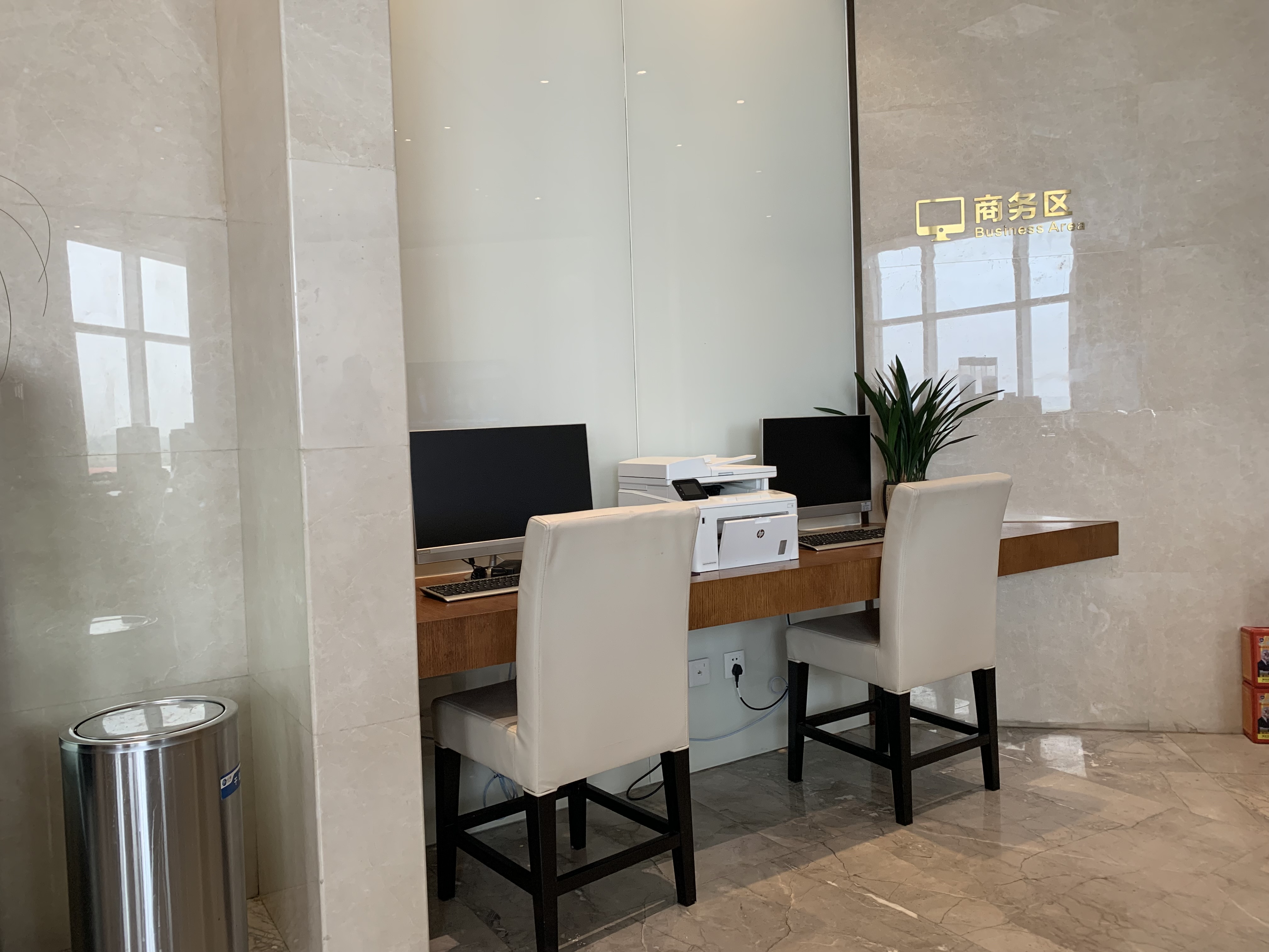 No.1-2 First Class Lounge - interior view 3