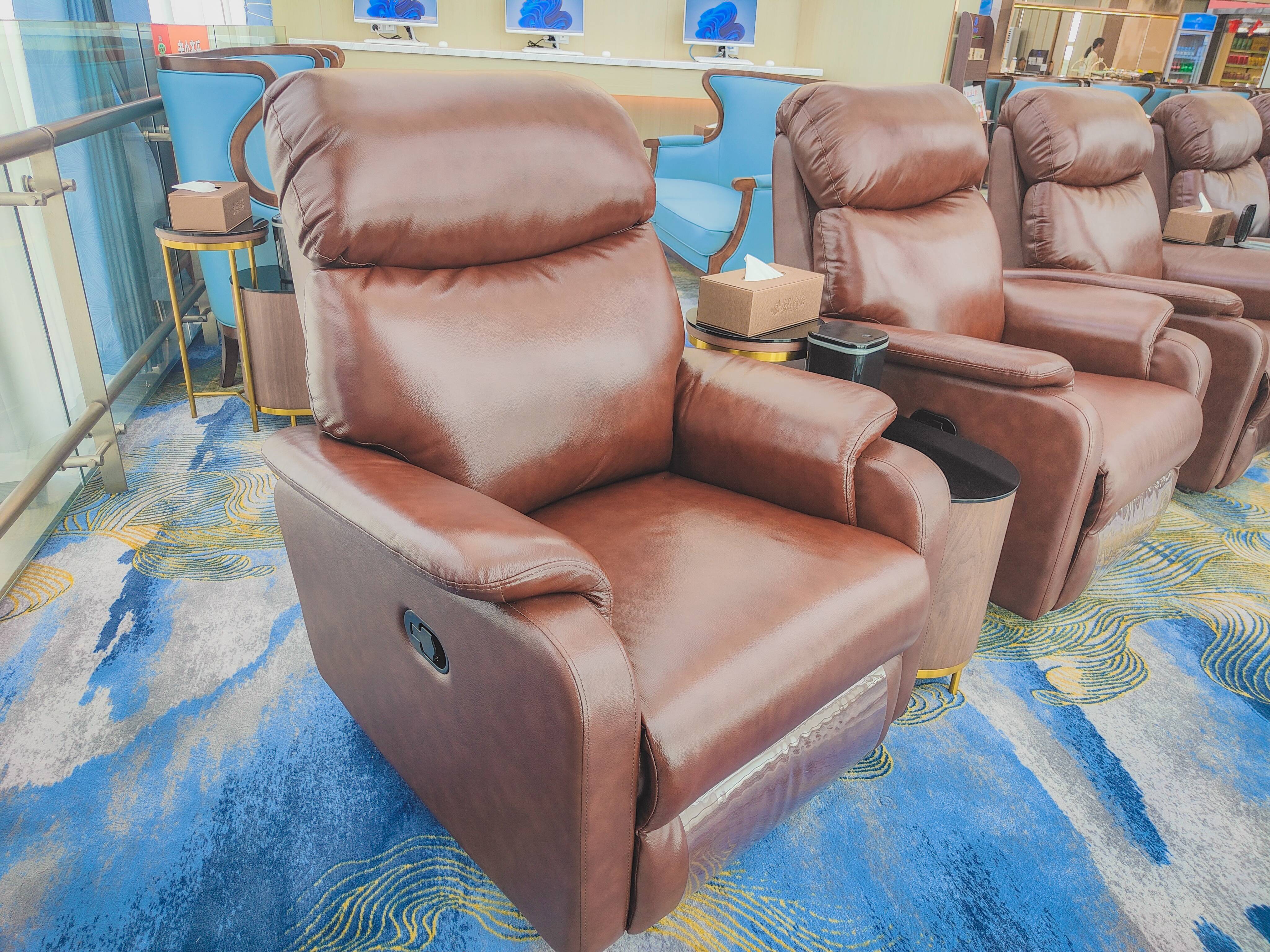 First Class Lounge (T2 Dom)