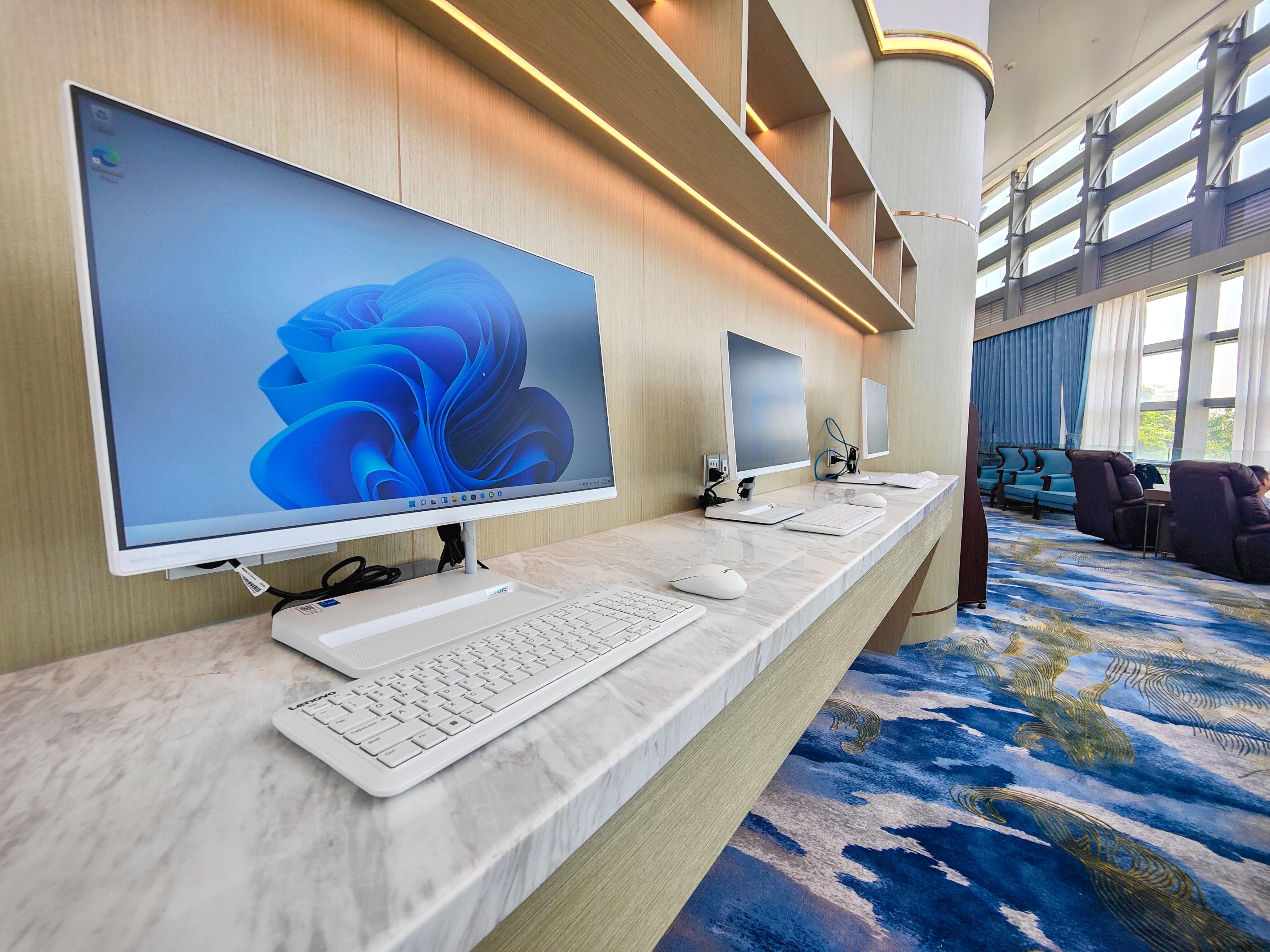 First Class Lounge (T2 Dom)