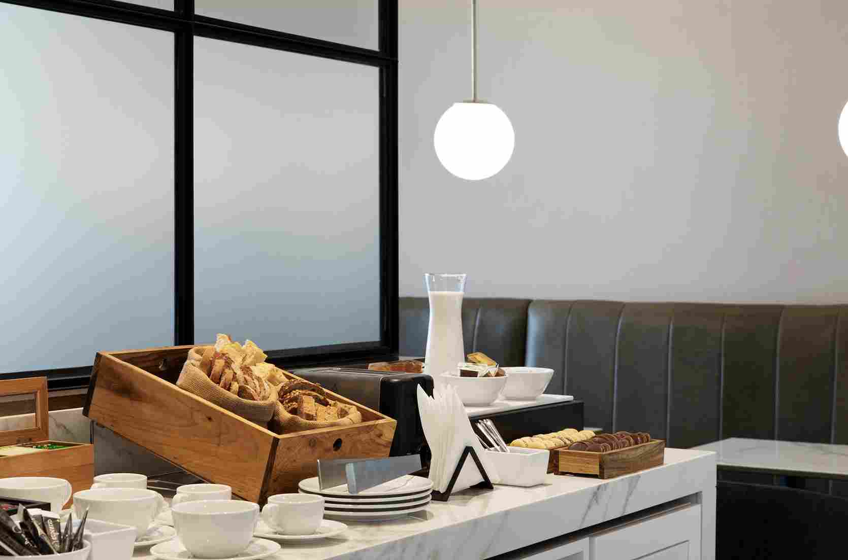 AMAE Lounge (Domestic)
