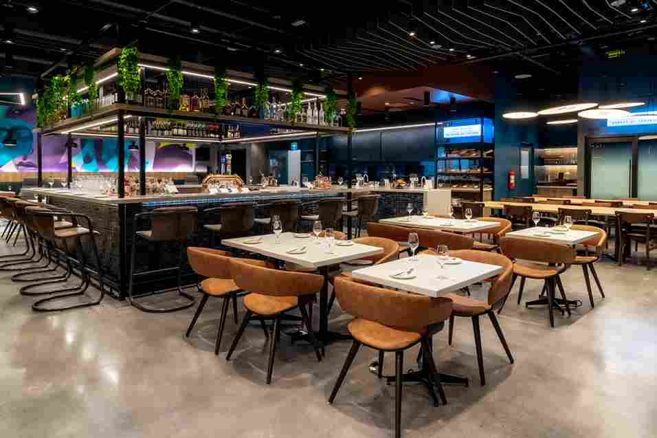 Aspire Lounge - interior view 2