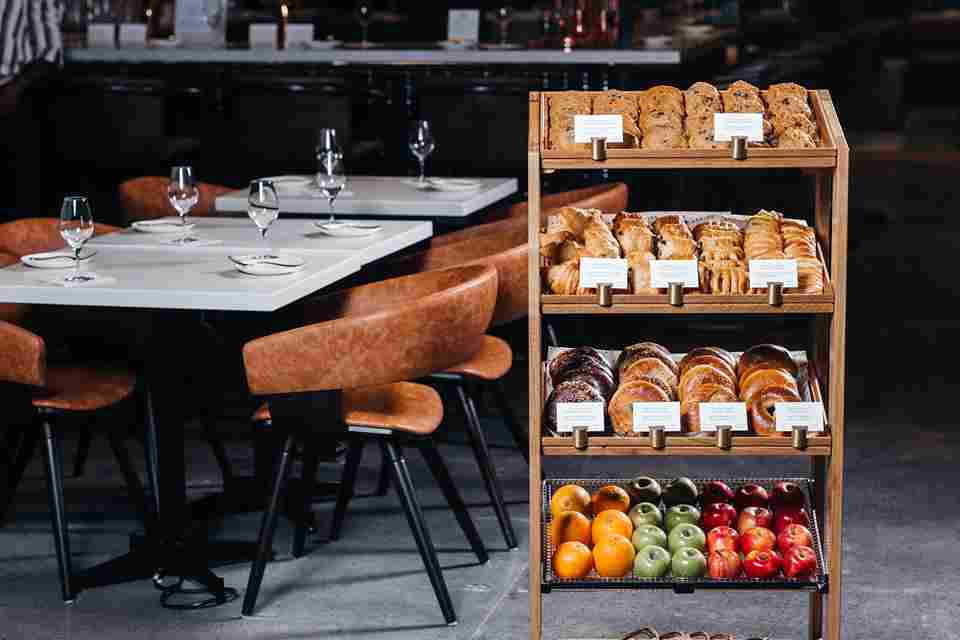 Aspire Lounge - interior view 4