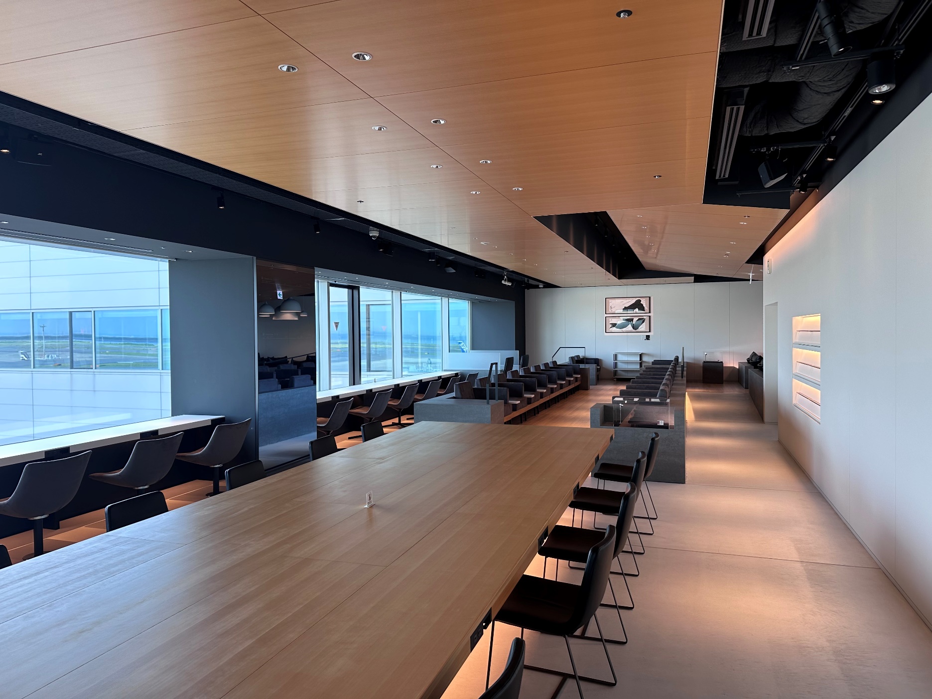 Power Lounge Premium - interior view 3