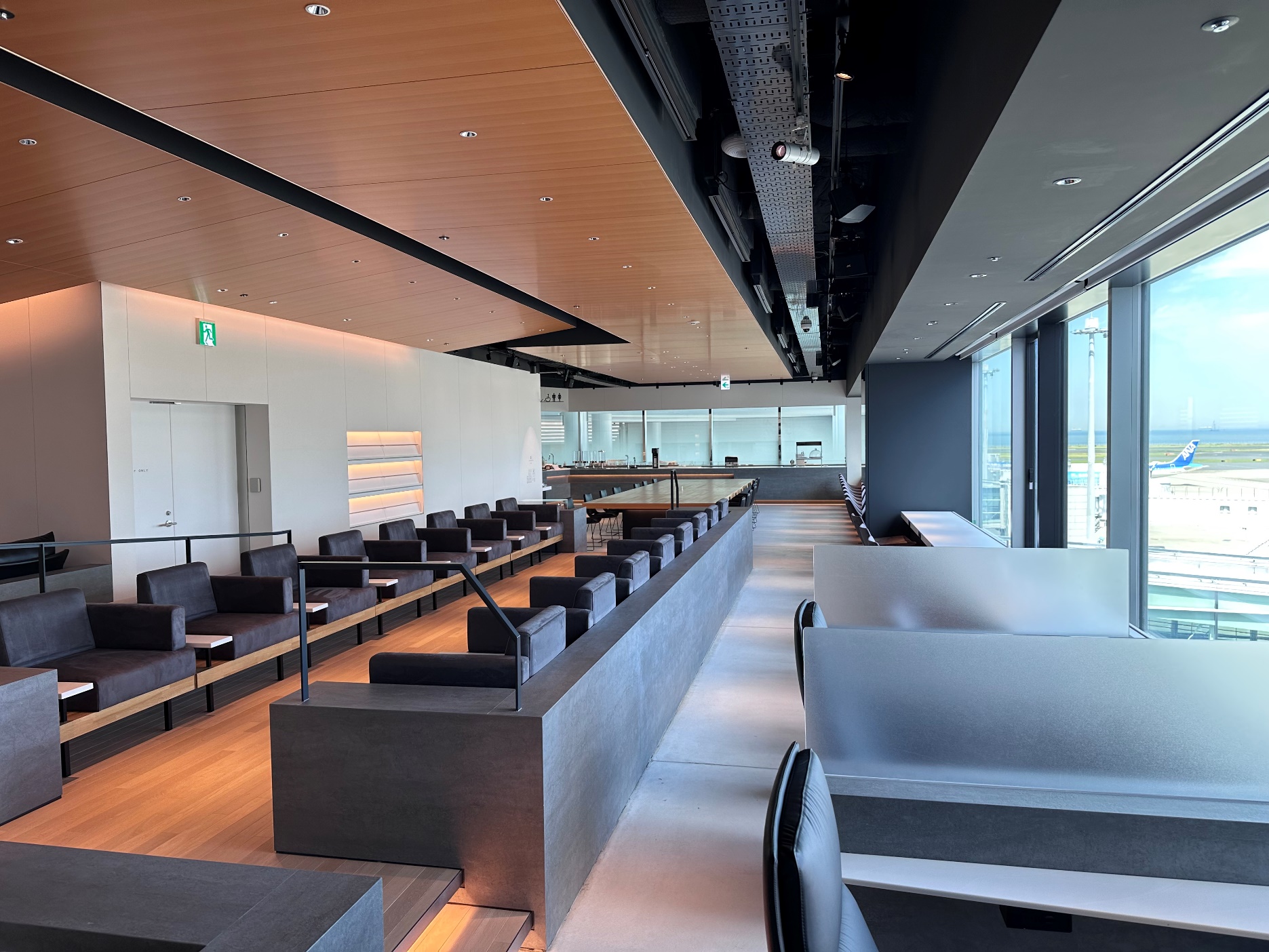 Power Lounge Premium - interior view 4
