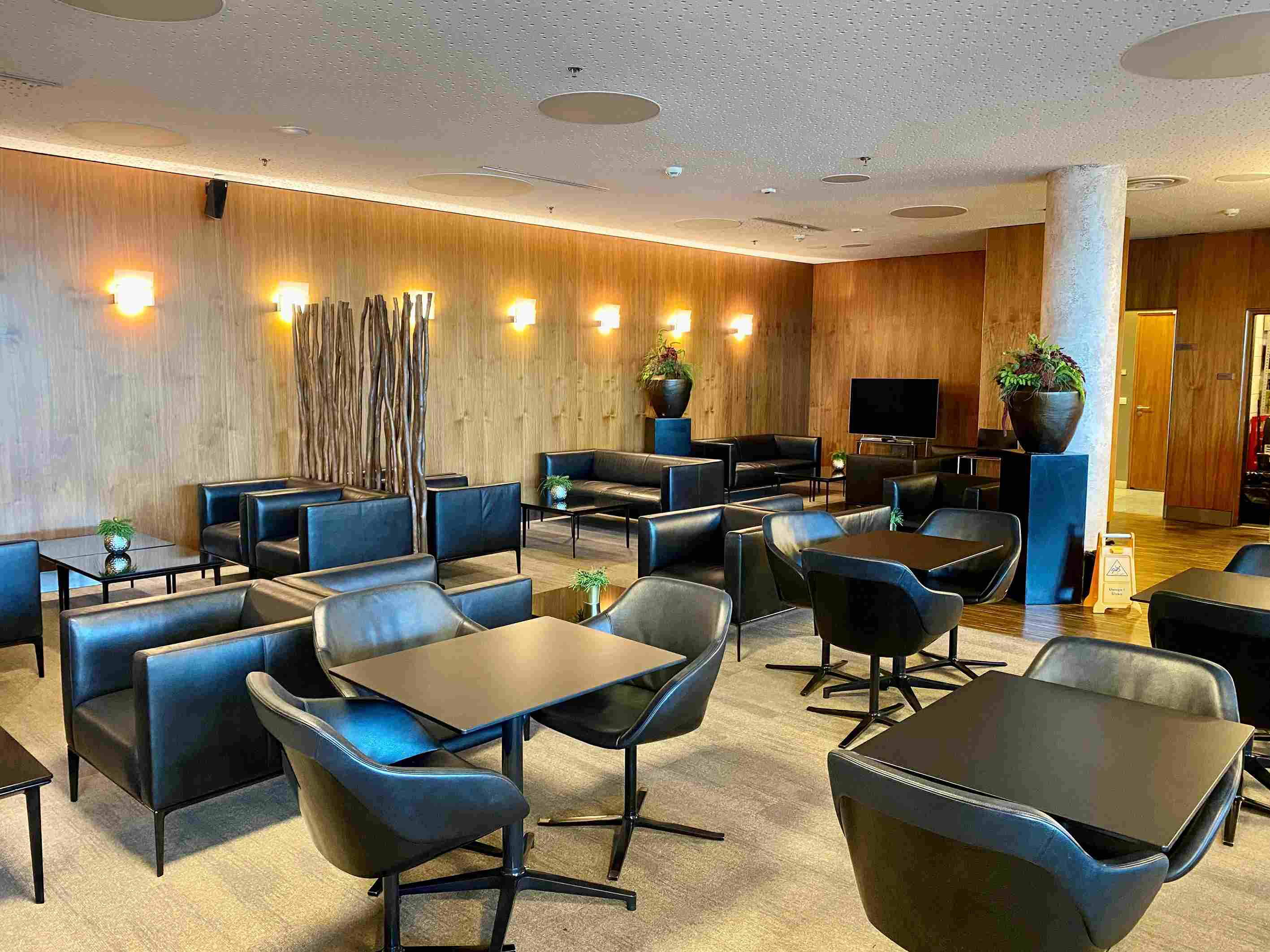 Executive Lounge - interior view 2
