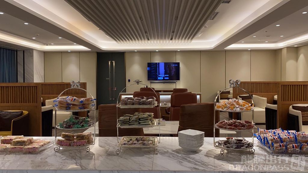 No.16 First Class Lounge - interior view 4