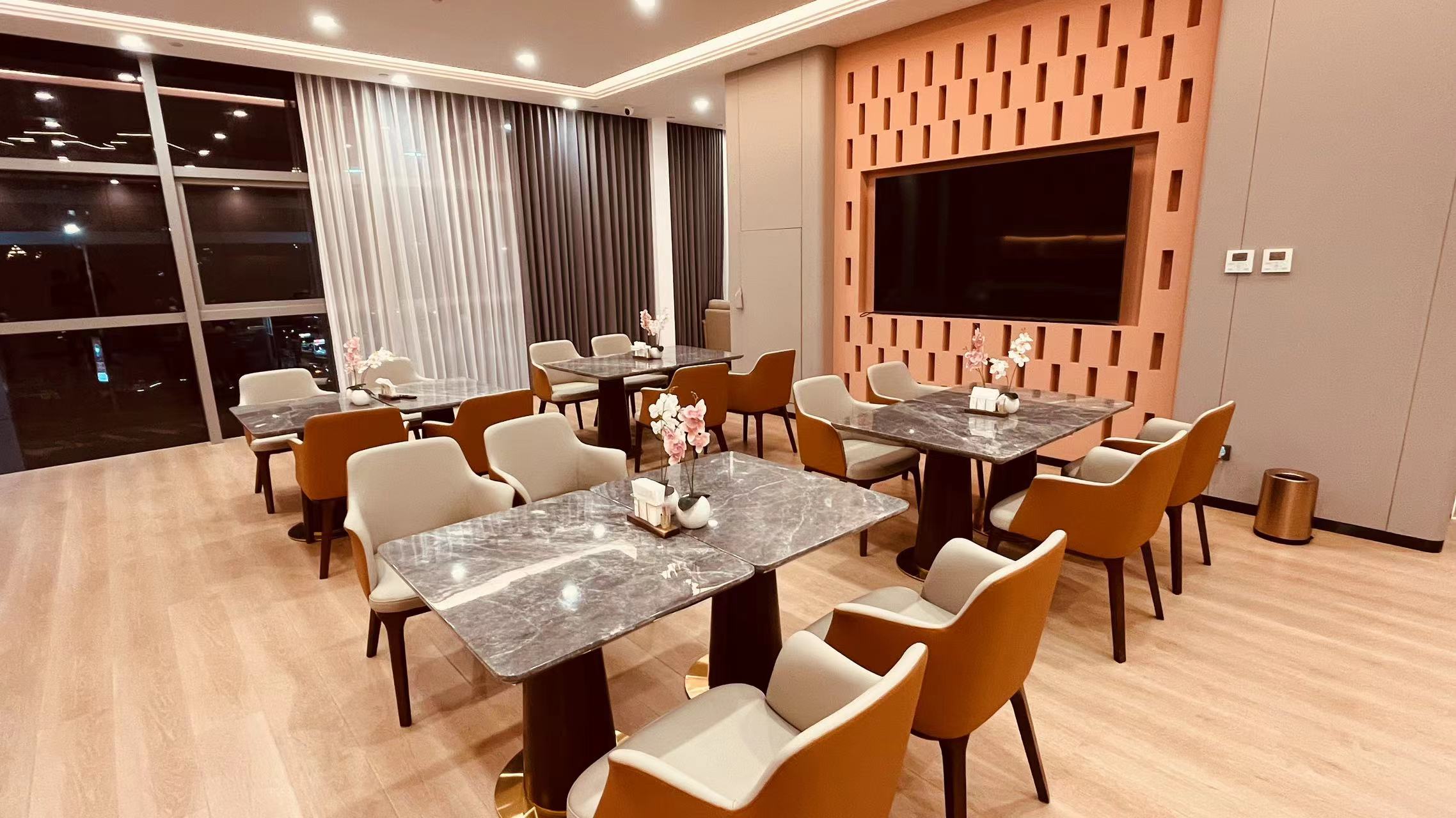 First Class Lounge - interior view 4