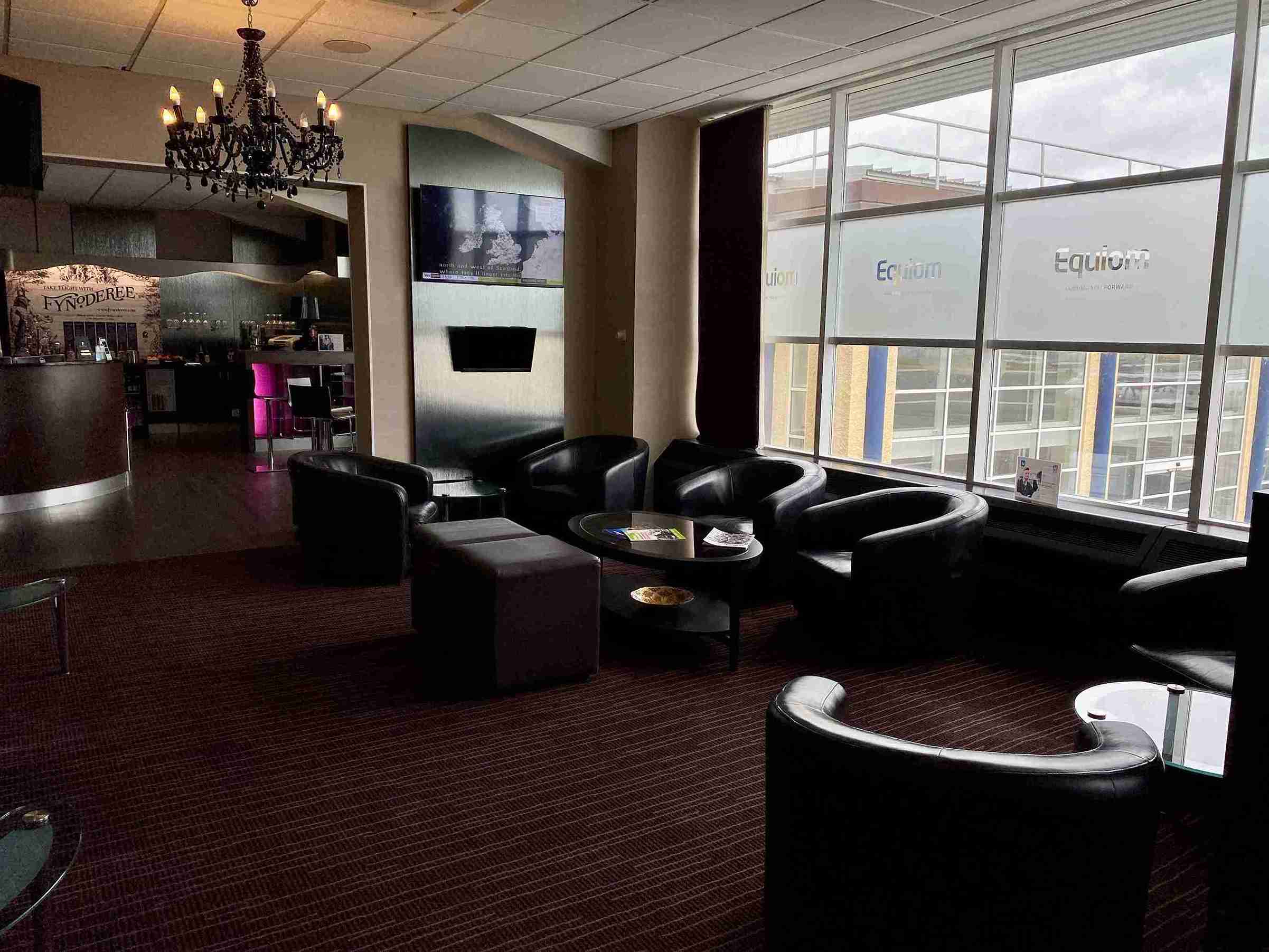 Rendezvous Executive Lounge - interior view 4