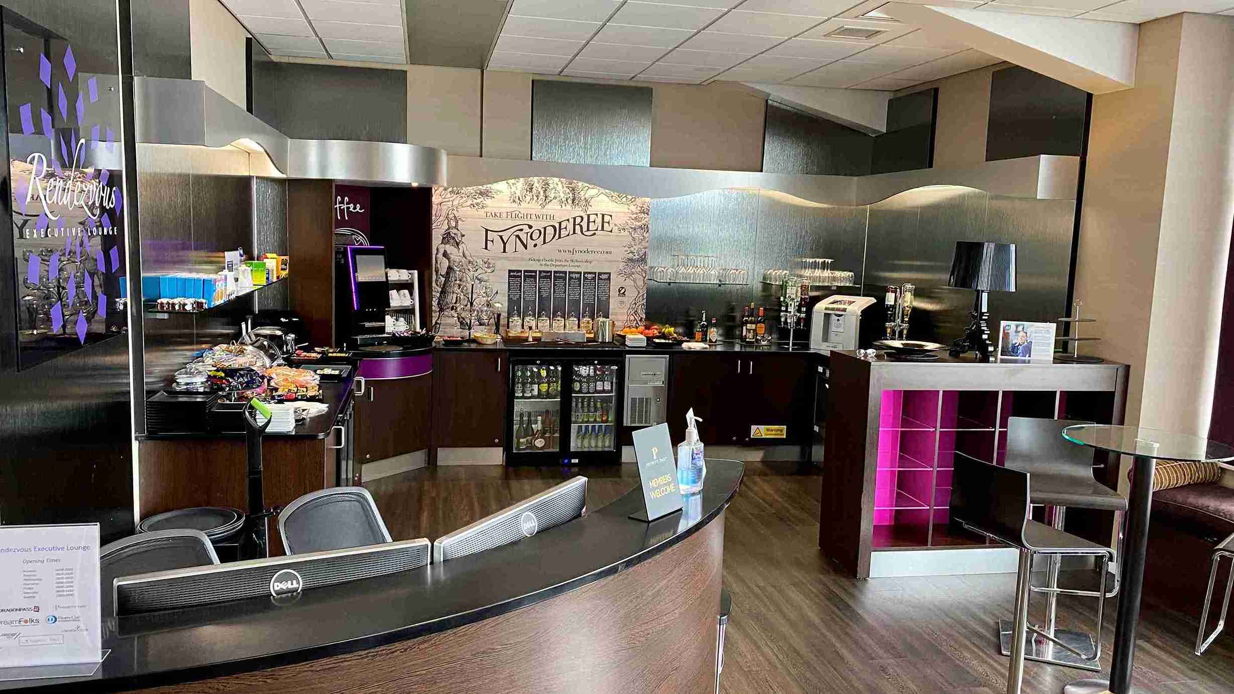 Rendezvous Executive Lounge - interior view 3