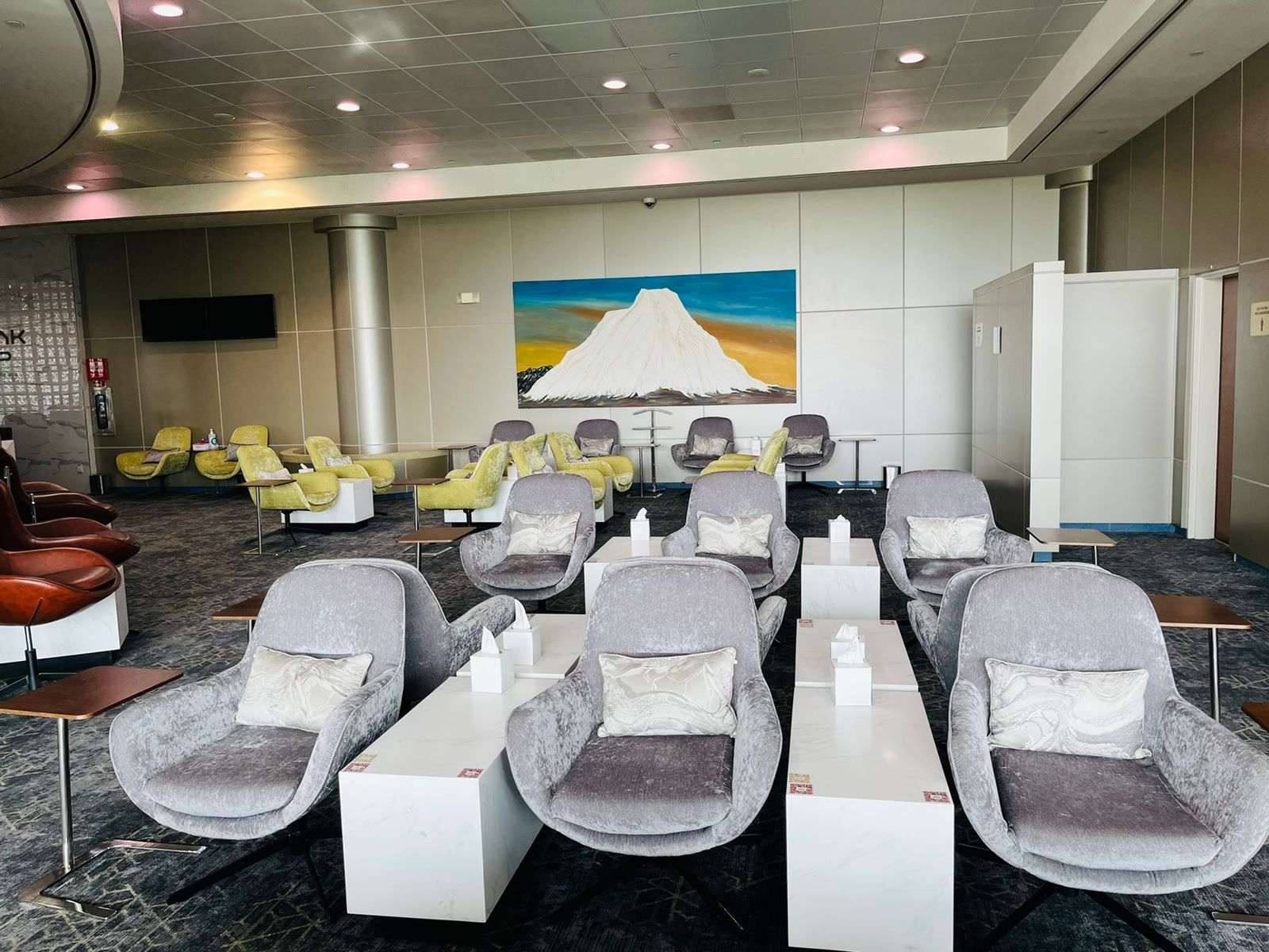 Hayyak Lounge - interior view 3