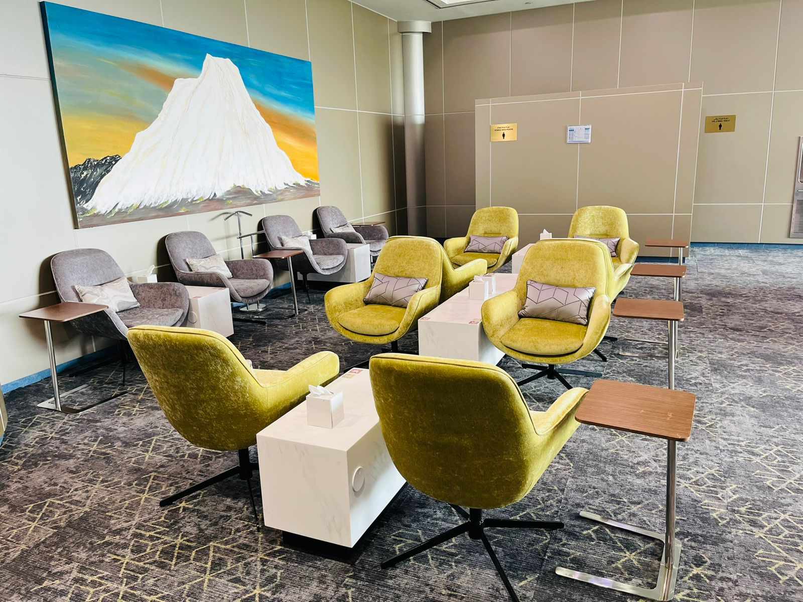 Hayyak Lounge - interior view 2