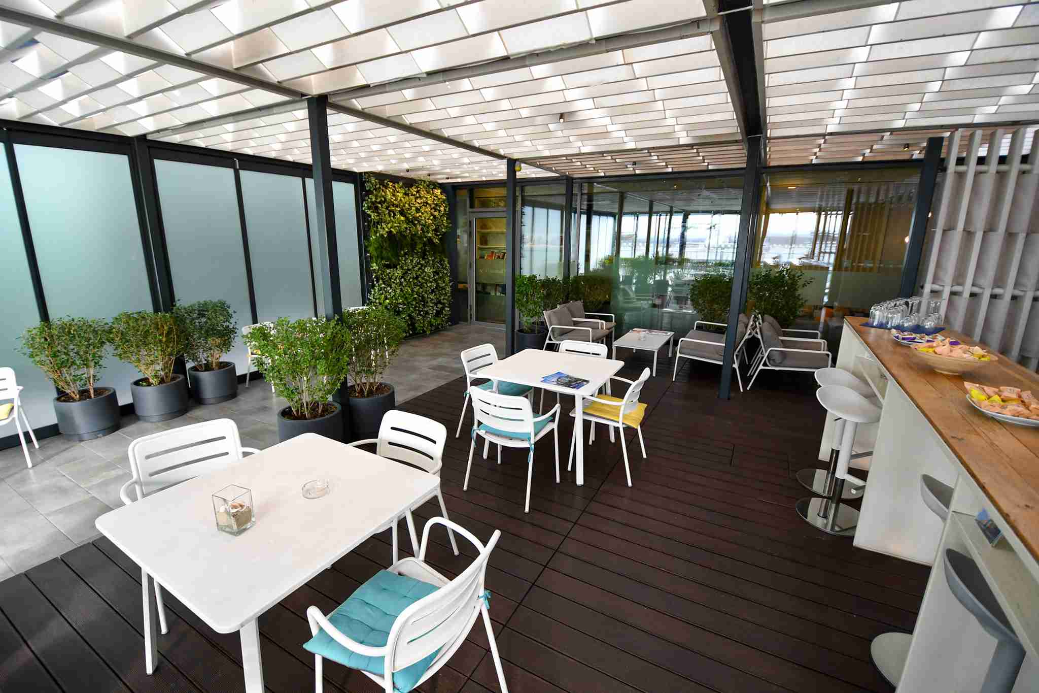 VIP/Business Lounge - interior view 3