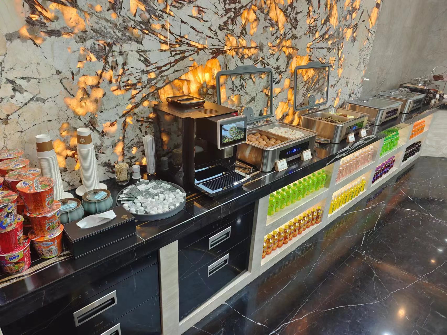 Domestic First Class Lounge (opposite Gate 10)