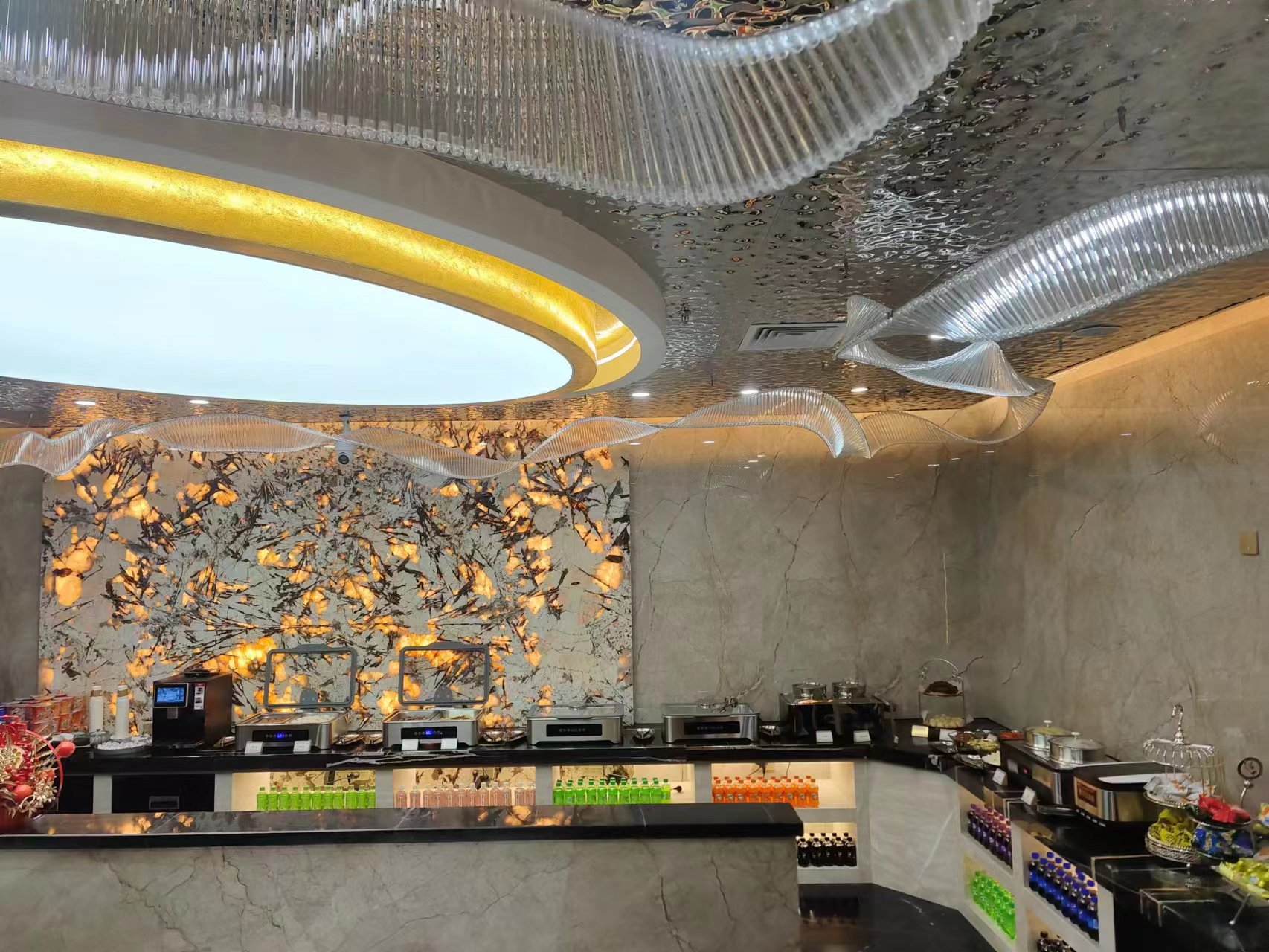 Domestic First Class Lounge (opposite Gate 10)