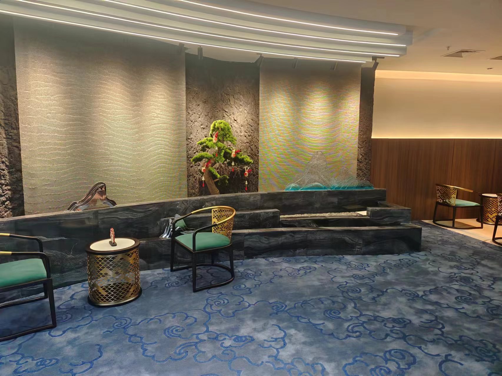 Domestic First Class Lounge (opposite Gate 10)