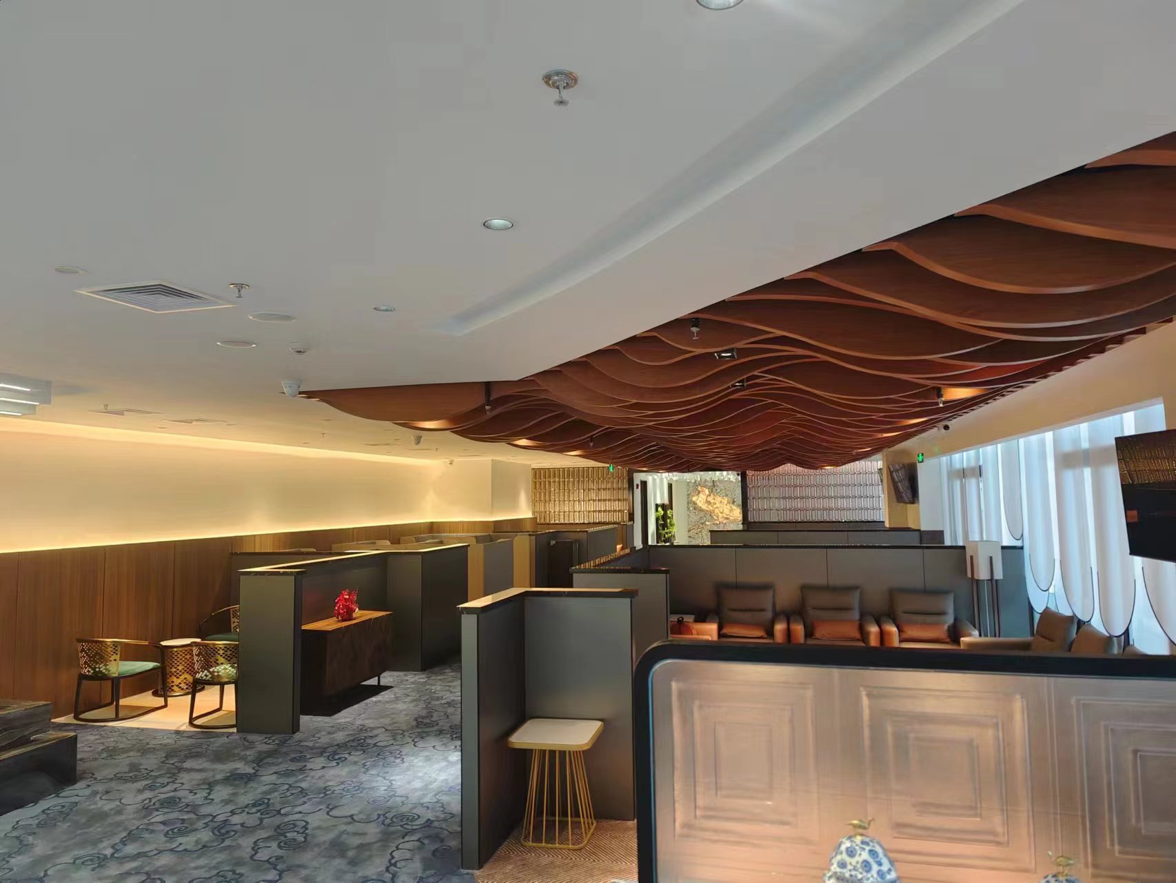 Domestic First Class Lounge (opposite Gate 10)