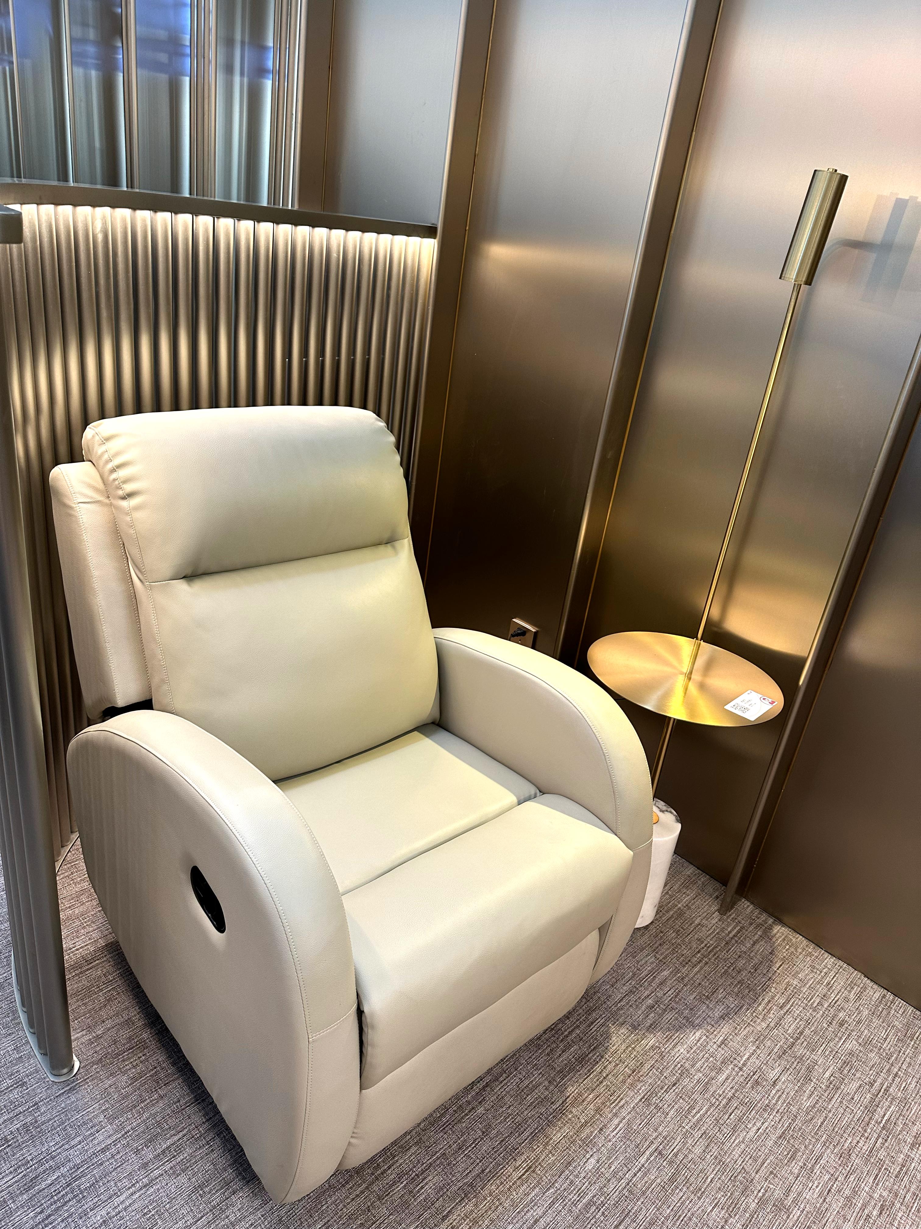 Beijing Capital V6 Lounge (T2 Domestic)