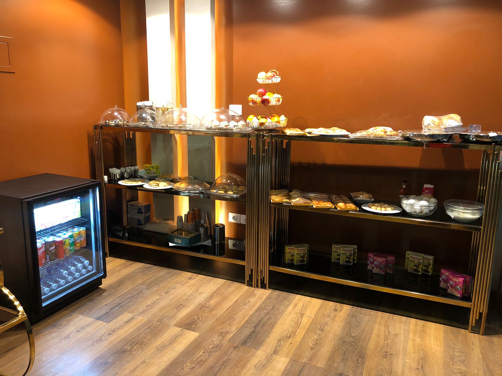 Pearl Lounge (International) - interior view 3