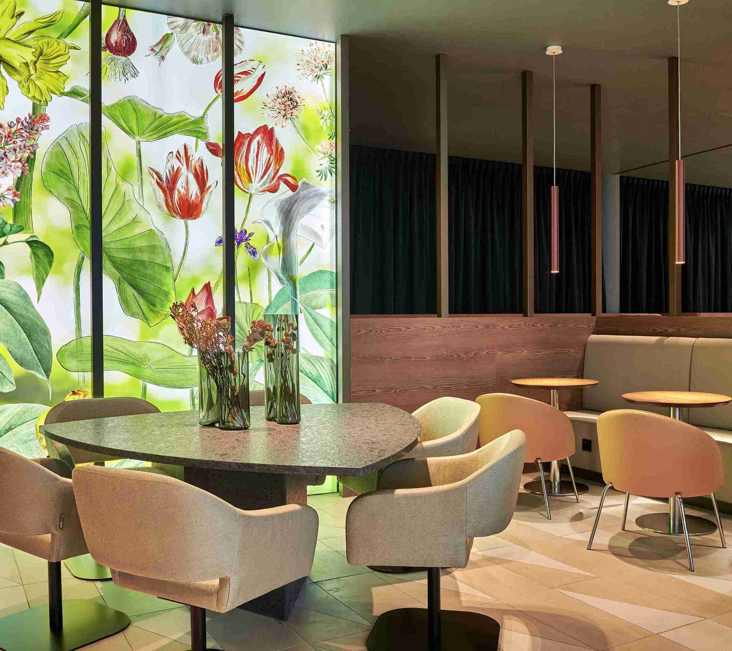 Aspire Lounge (No.41)