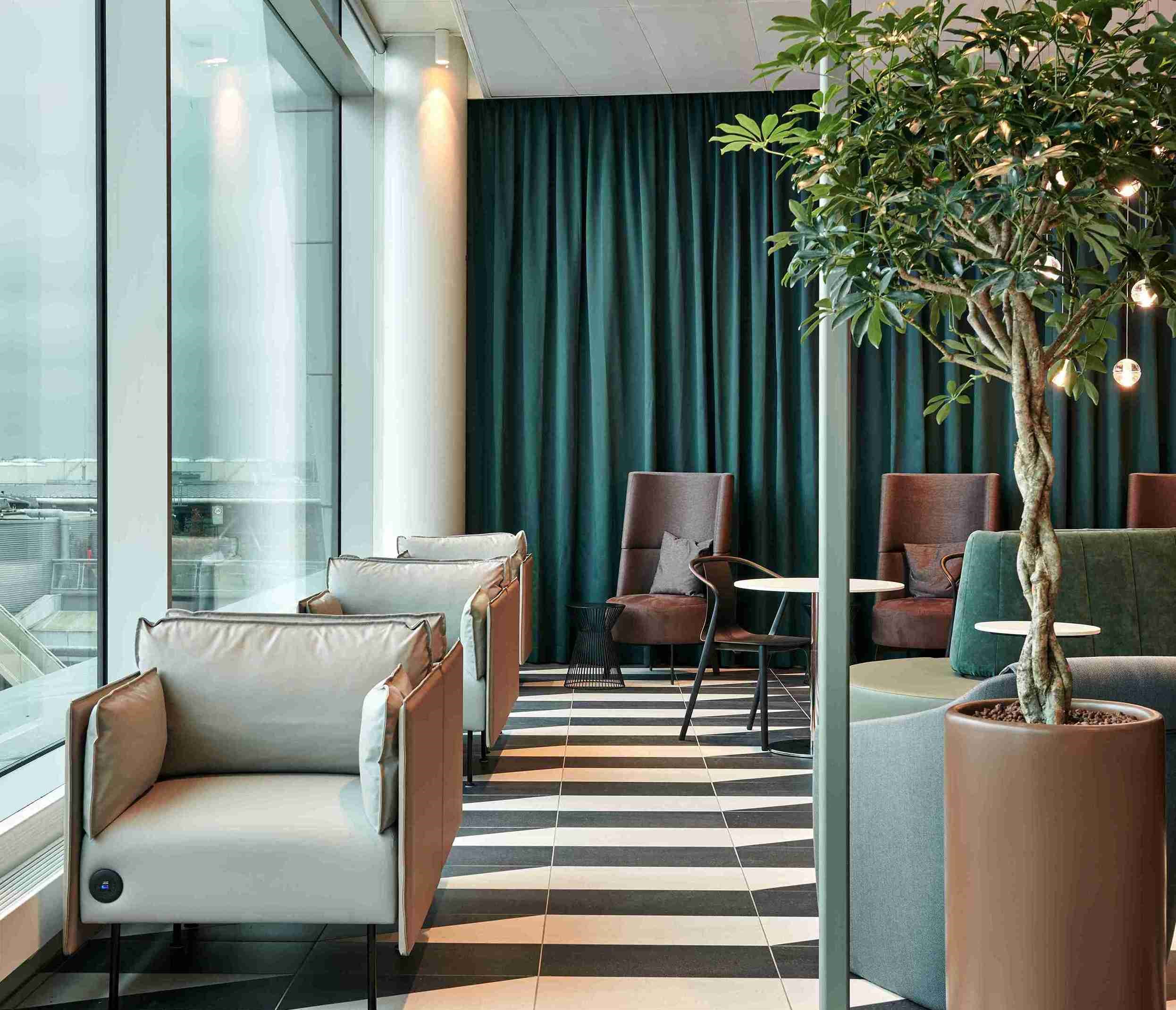 Aspire Lounge (No.41)