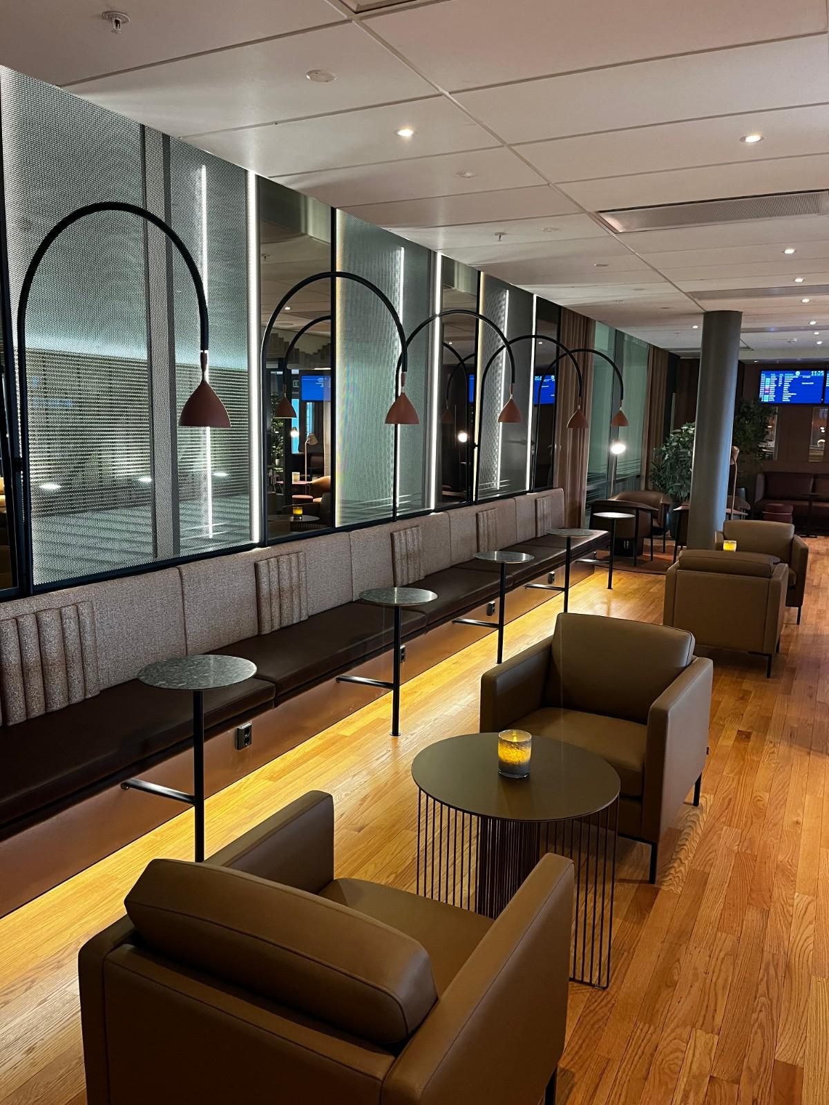 OSL Lounge (International Area) - interior view 3