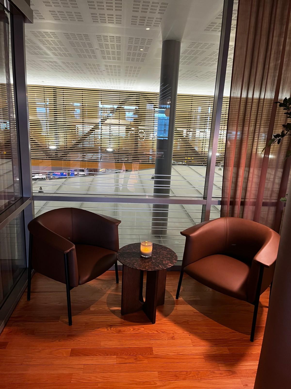 OSL Lounge (International Area) - interior view 2