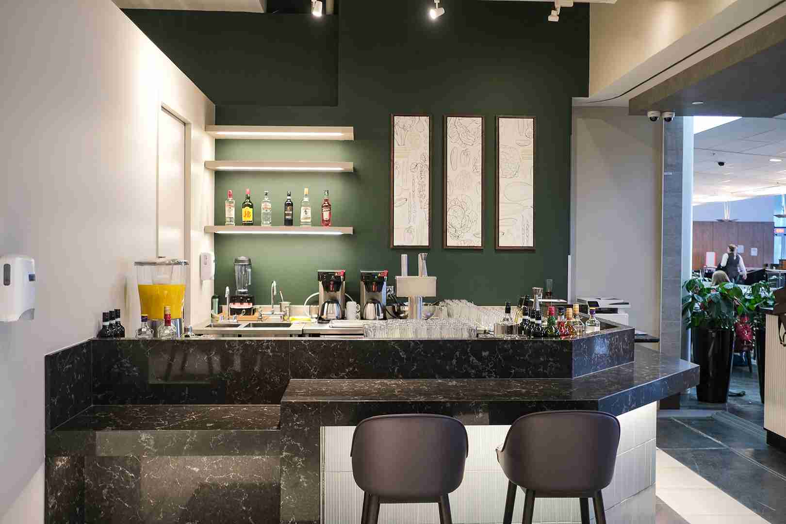 Desjardins Odyssey Lounge - Plaza Premium Lounge - interior view 3