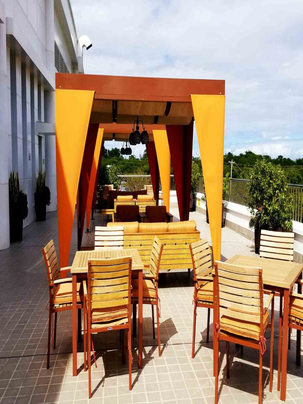 Executive Lounge - interior view 2