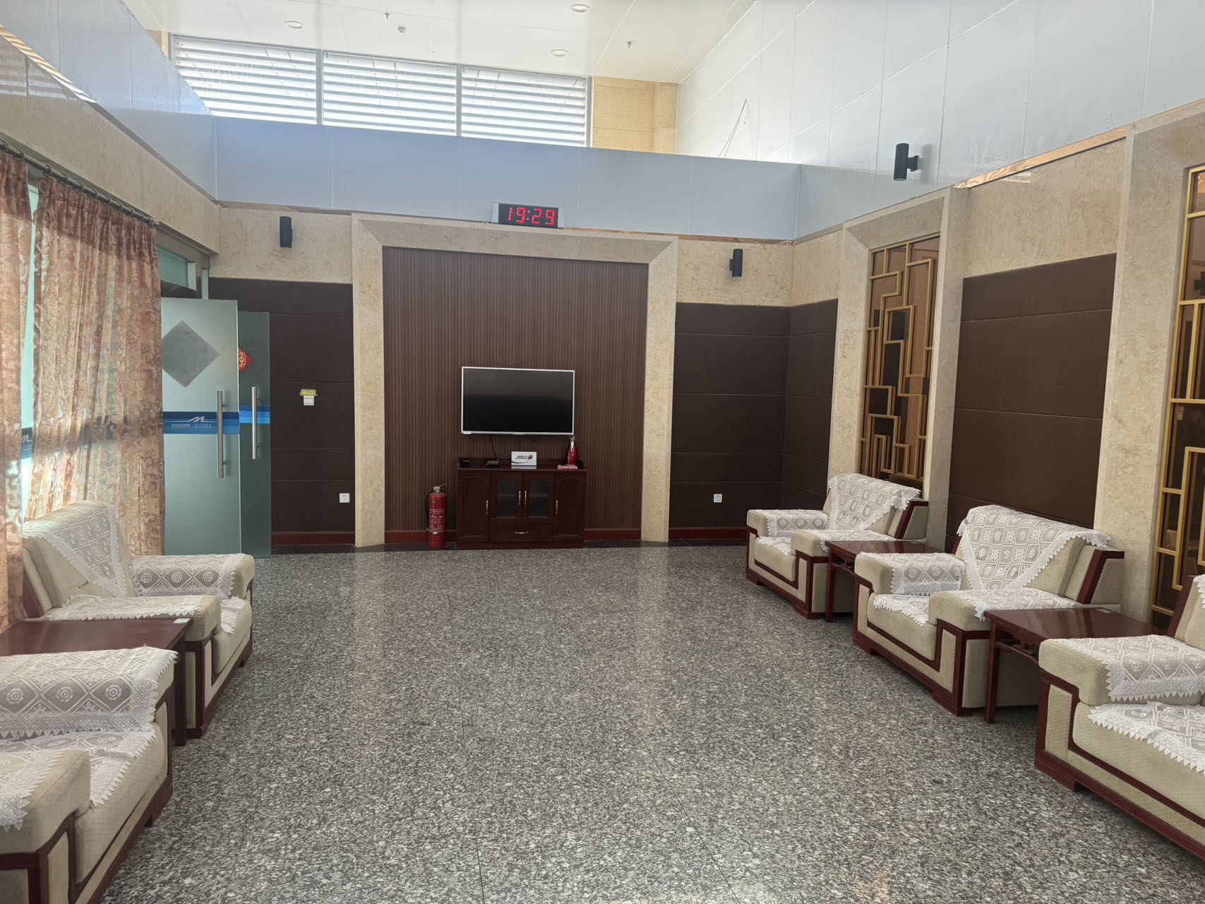 First class lounge - interior view 3