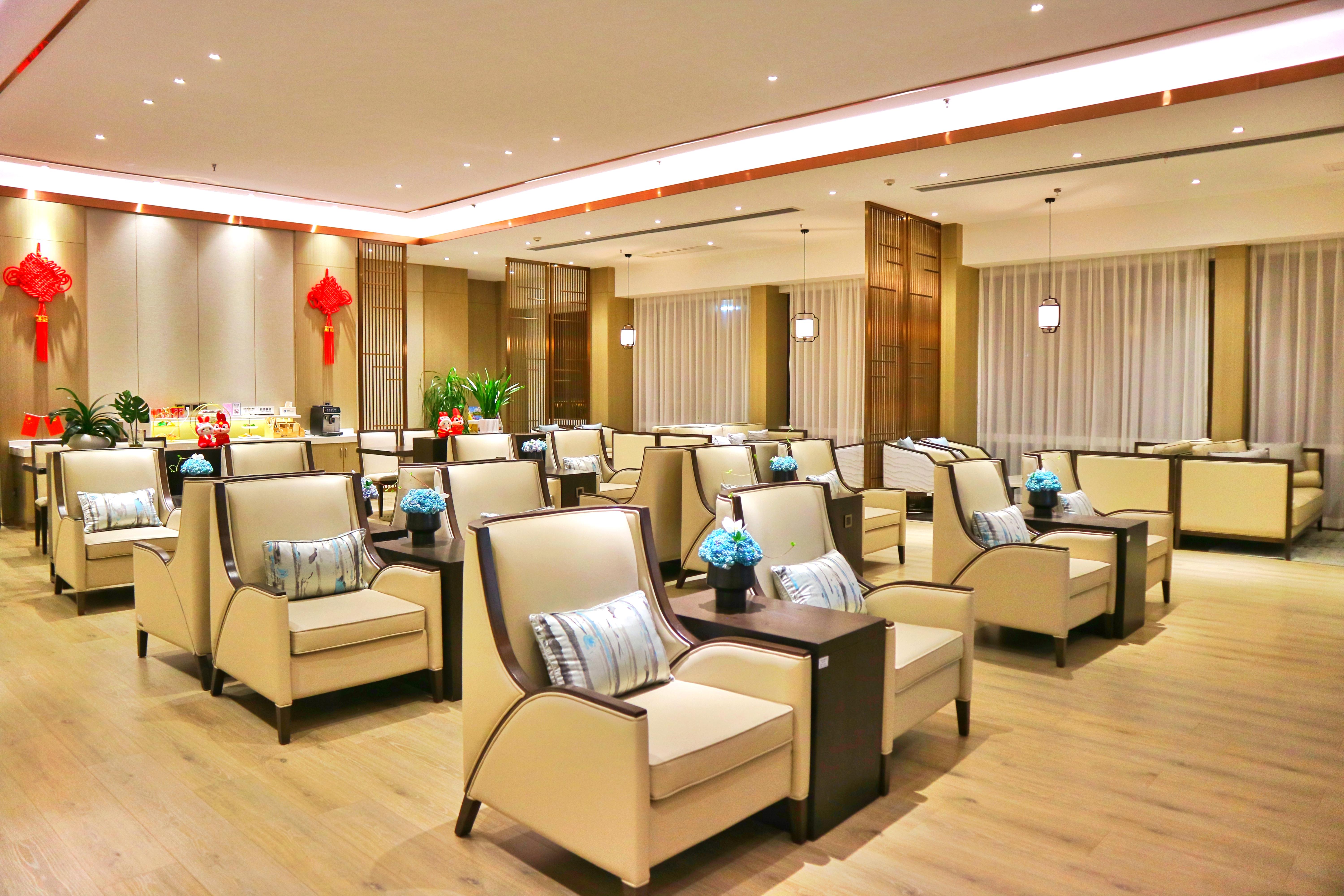 First Class Lounge No.1