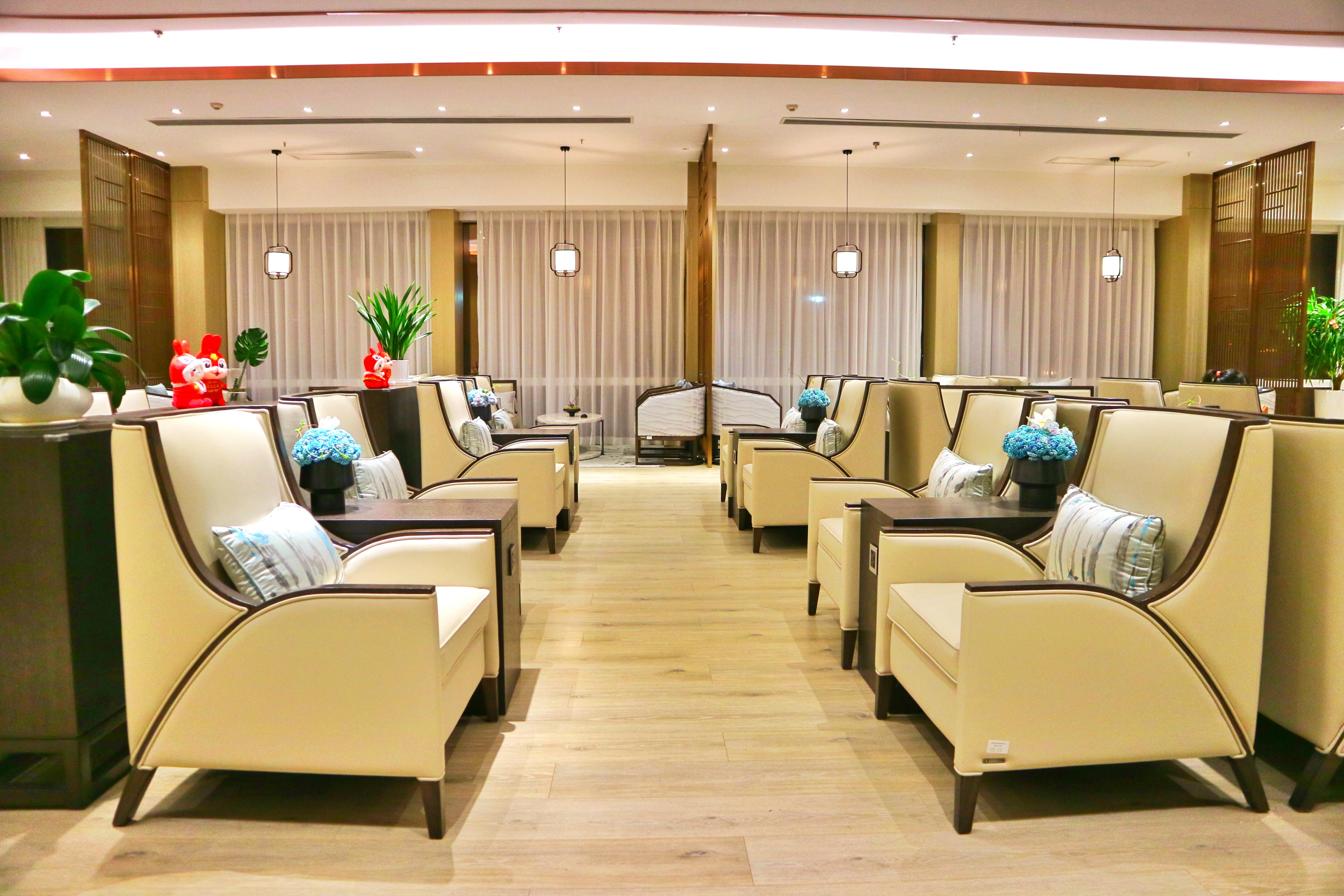 First Class Lounge No.1