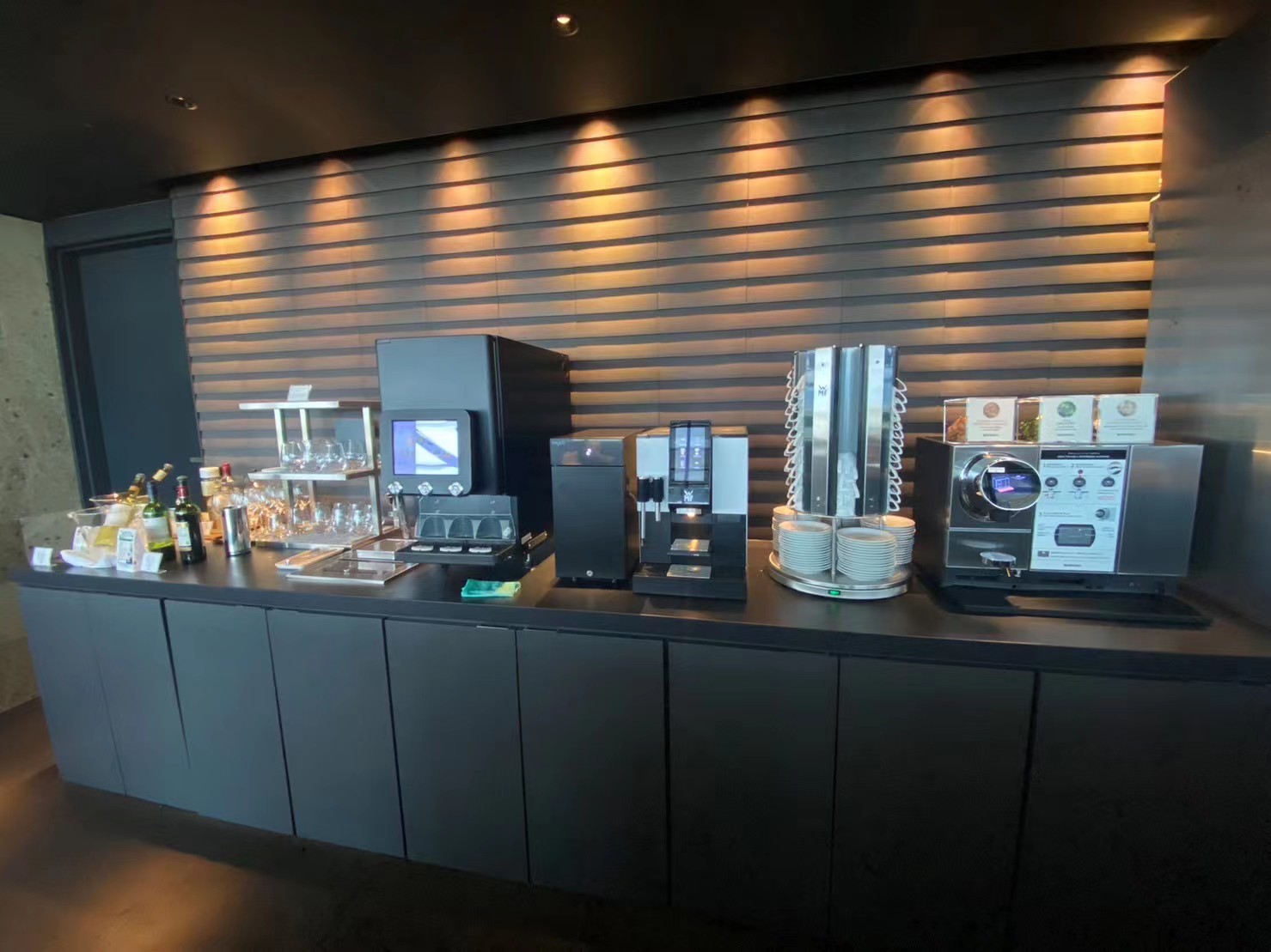 Airside Lounge - interior view 4