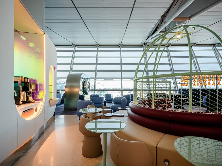 Oneworld Lounge (*Restrictions apply)