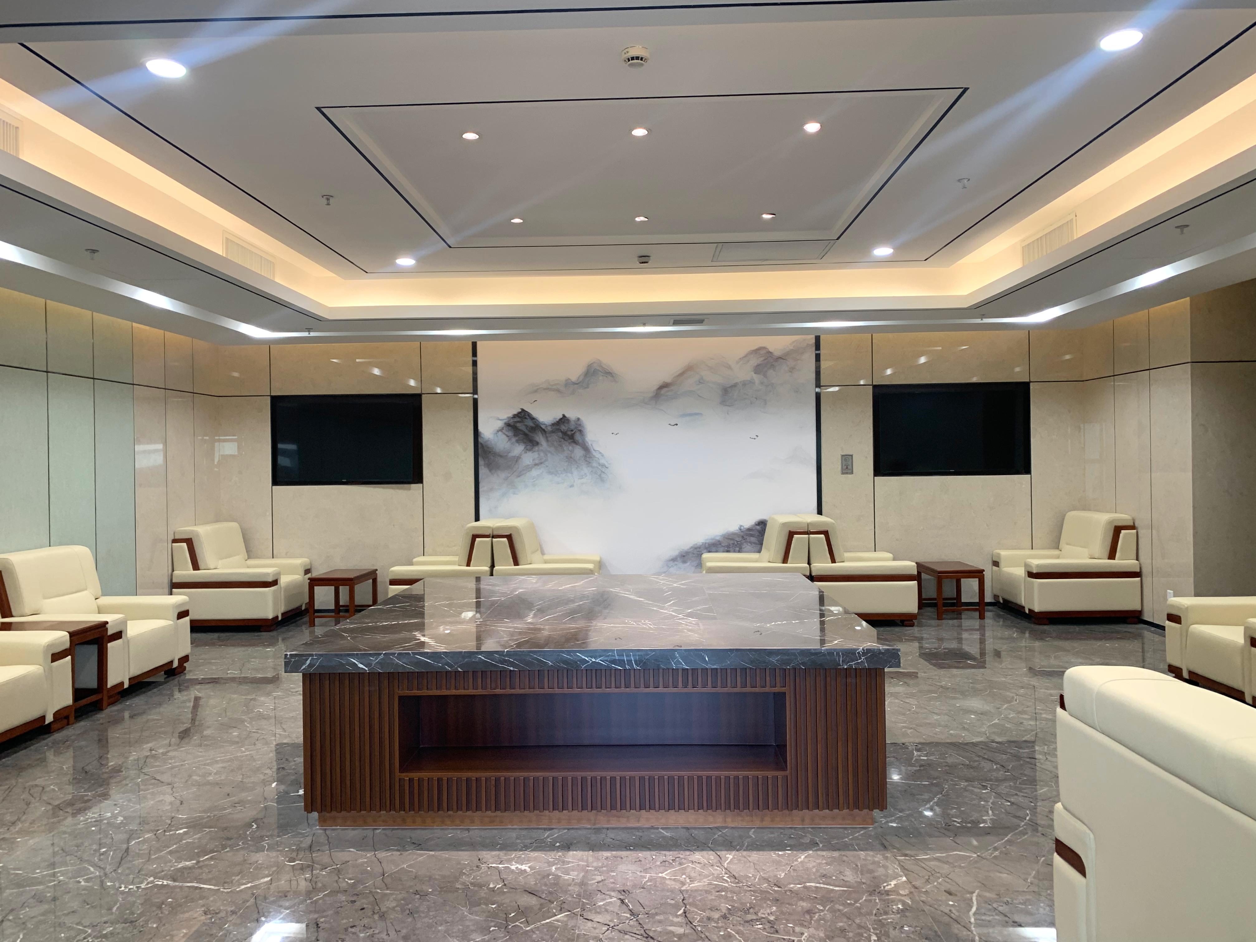 International first class lounge 3