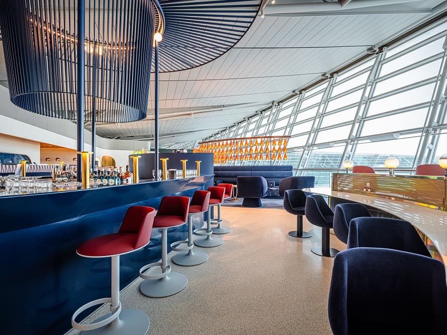 Oneworld Lounge (*Restrictions apply)